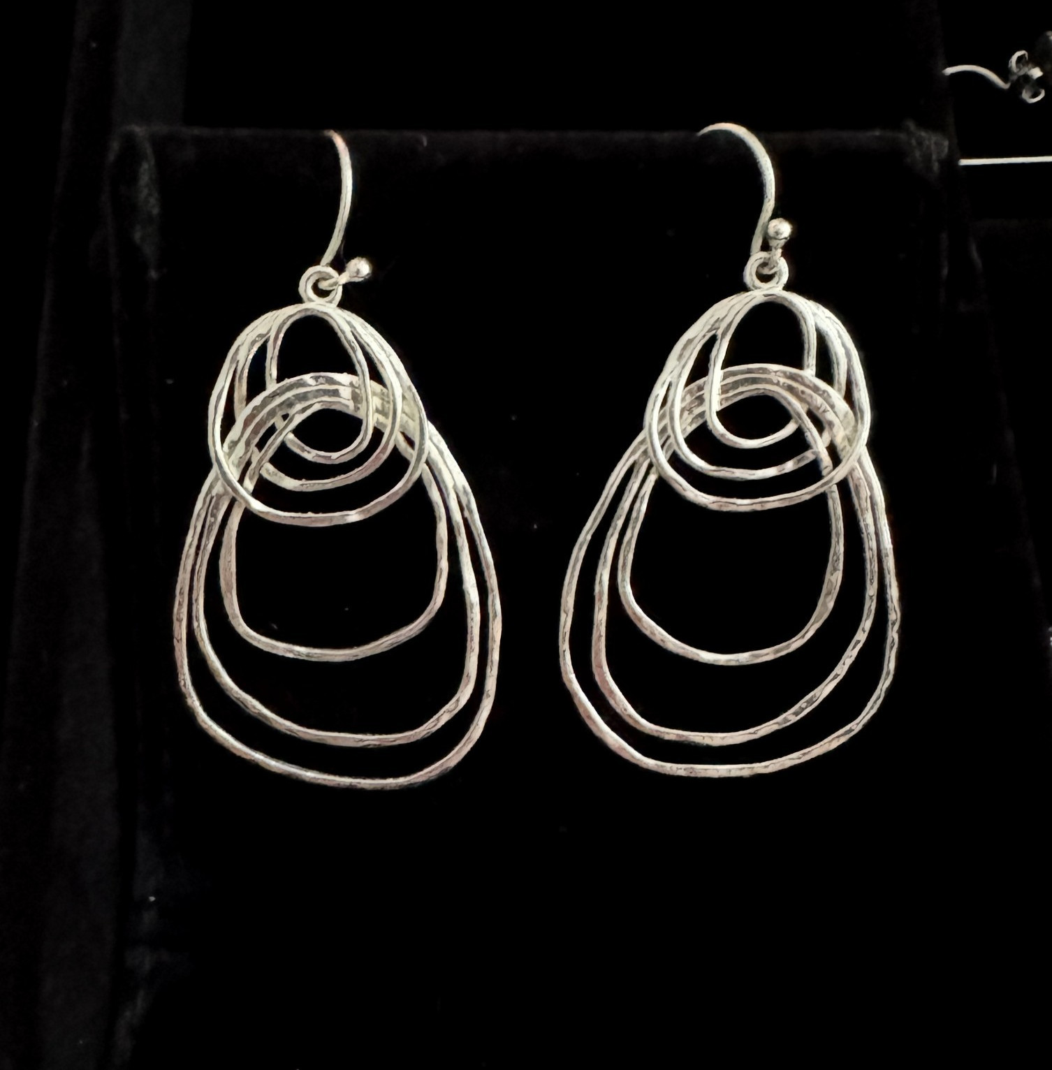 Silpada Pop the Bubbly Sterling Silver 925 Hammered Loop Earrings 2″×1″ Signed