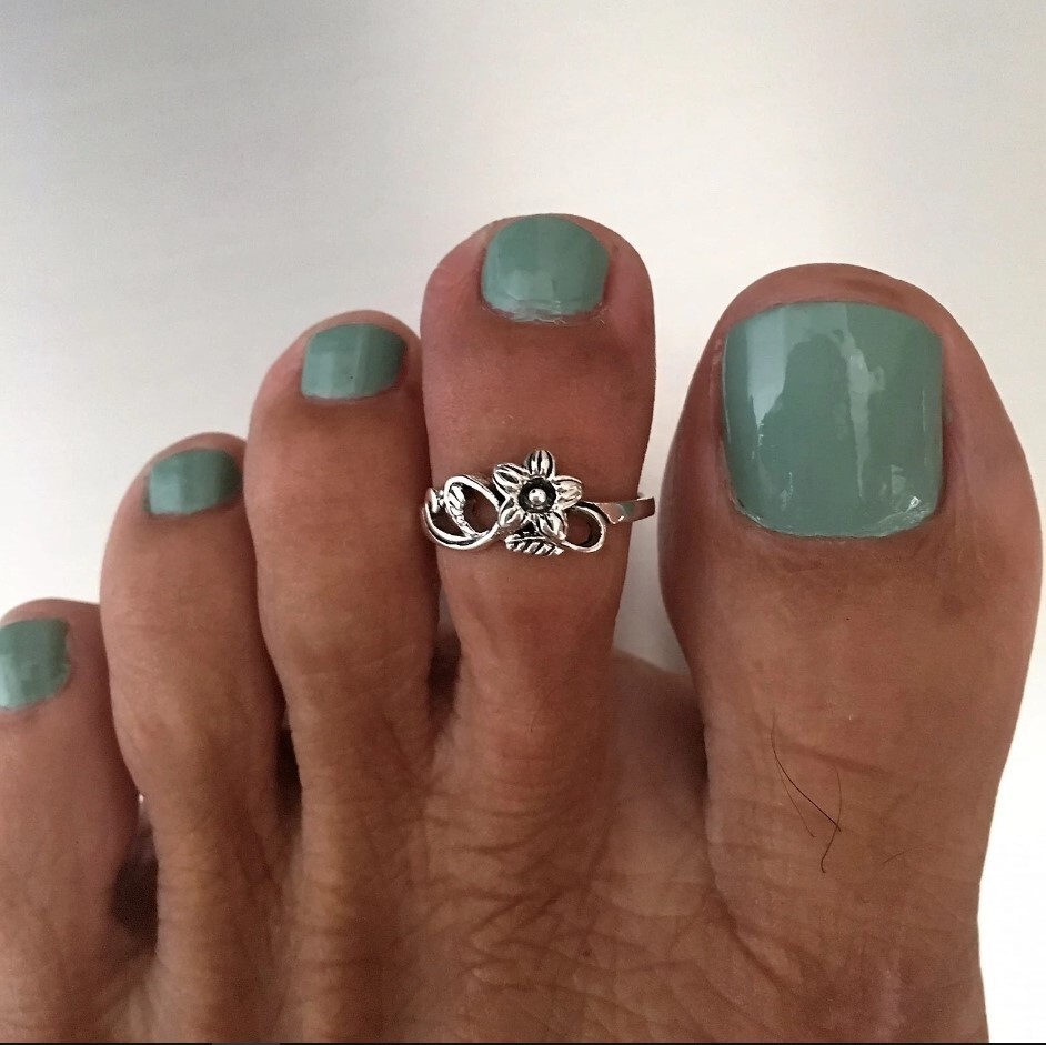 Womens Solid Metal Adjustable FAncy Flower Toe Ring White Gold plated 925 Silver