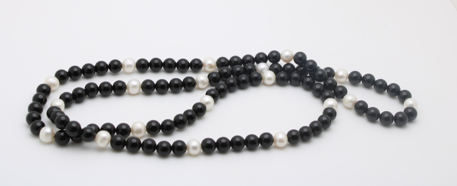 Vintage Black Onyx White Freshwater Pearl 8.5mm Round Stone Necklace 35 In