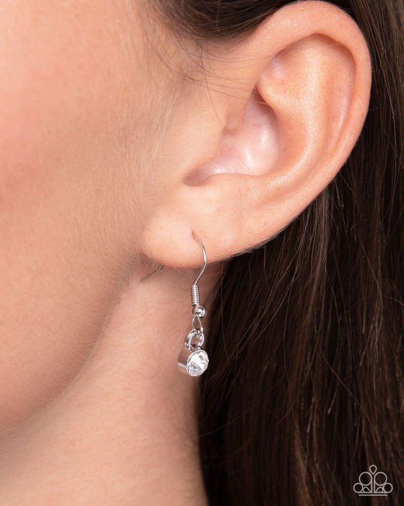 Paparazzi Reflective Rhapsody – Silver – Opalescent Gray Gems W/ Blue & Pink – N