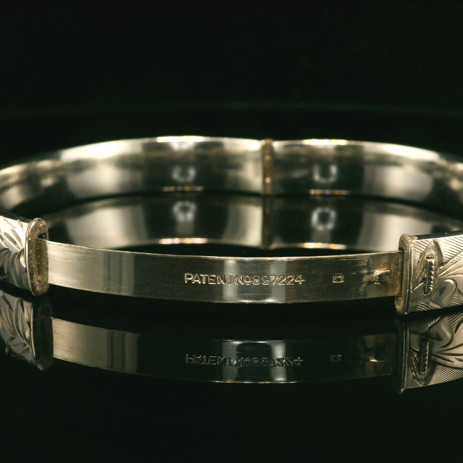Elegant Vintage Silver Bangle – Birmingham 1971–72 – Push Button Expandable