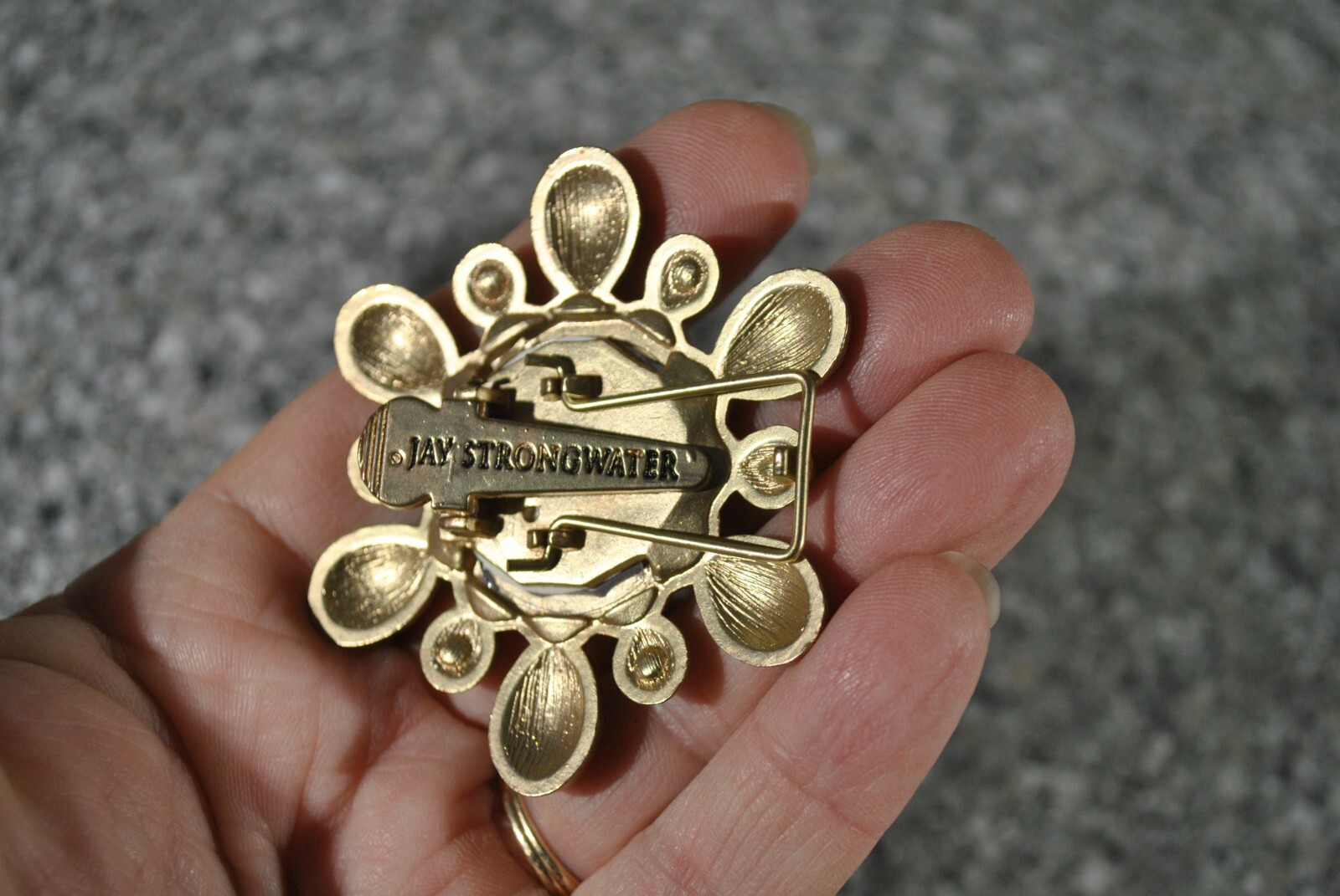 Jay Strongwater Clip On Brooch Picture Frame Neiman Marcus Gold Tone Red Pin Vtg