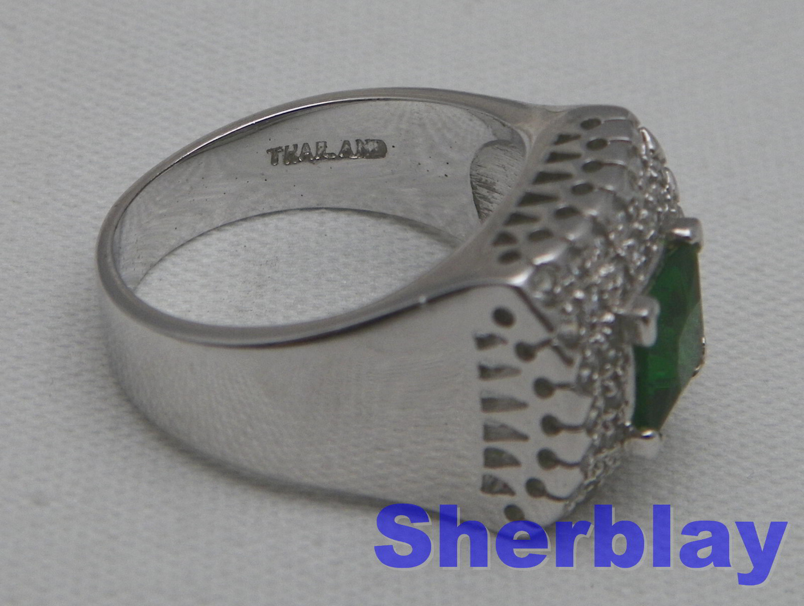 Green Clear Glass Rhinestone Silver Tone Marked Thialand Ring sz 9.5 READ