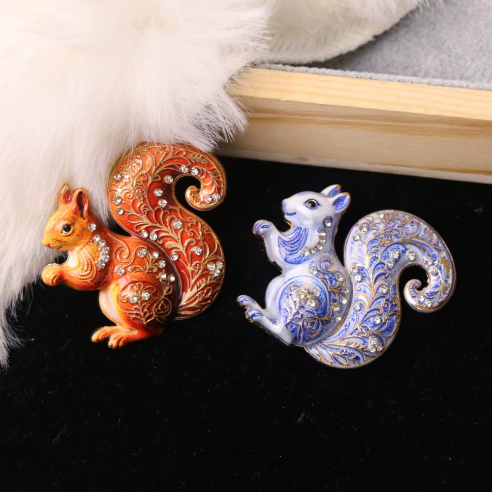 Vintage Gold Tone Squirrel Brooch Retro Animal Pin Fall Autumn Jewelry Gift