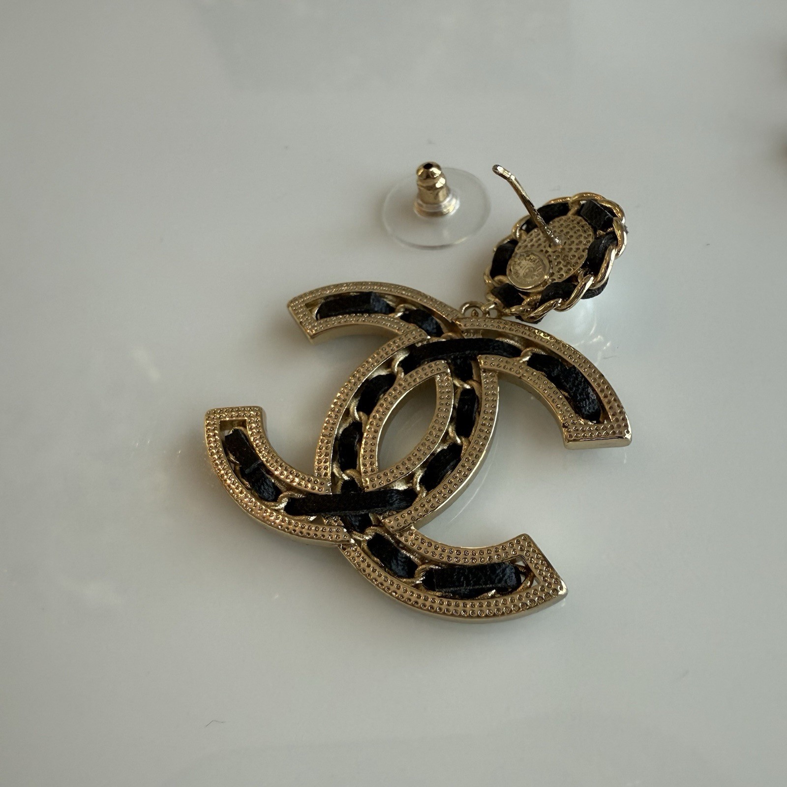 CHANEL CC Logos Round Leather Dangle Pearl Earrings Gold Tone Auth w/Box
