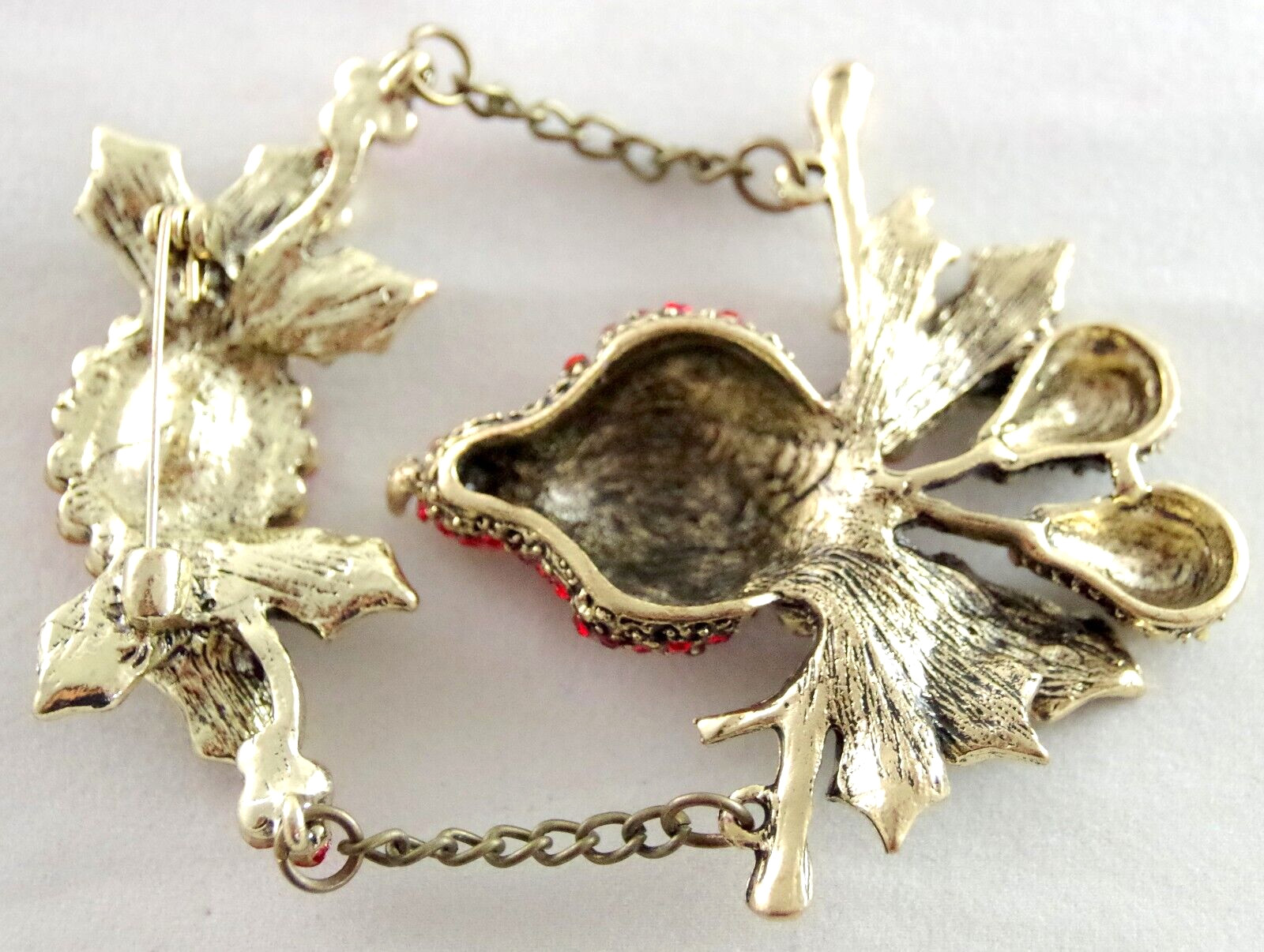 3.5″ NWOT UNSIGNED HEIDI DAUS STYLE PARTRIDGE IN A PEAR TREE CHRISTMAS BROOCH