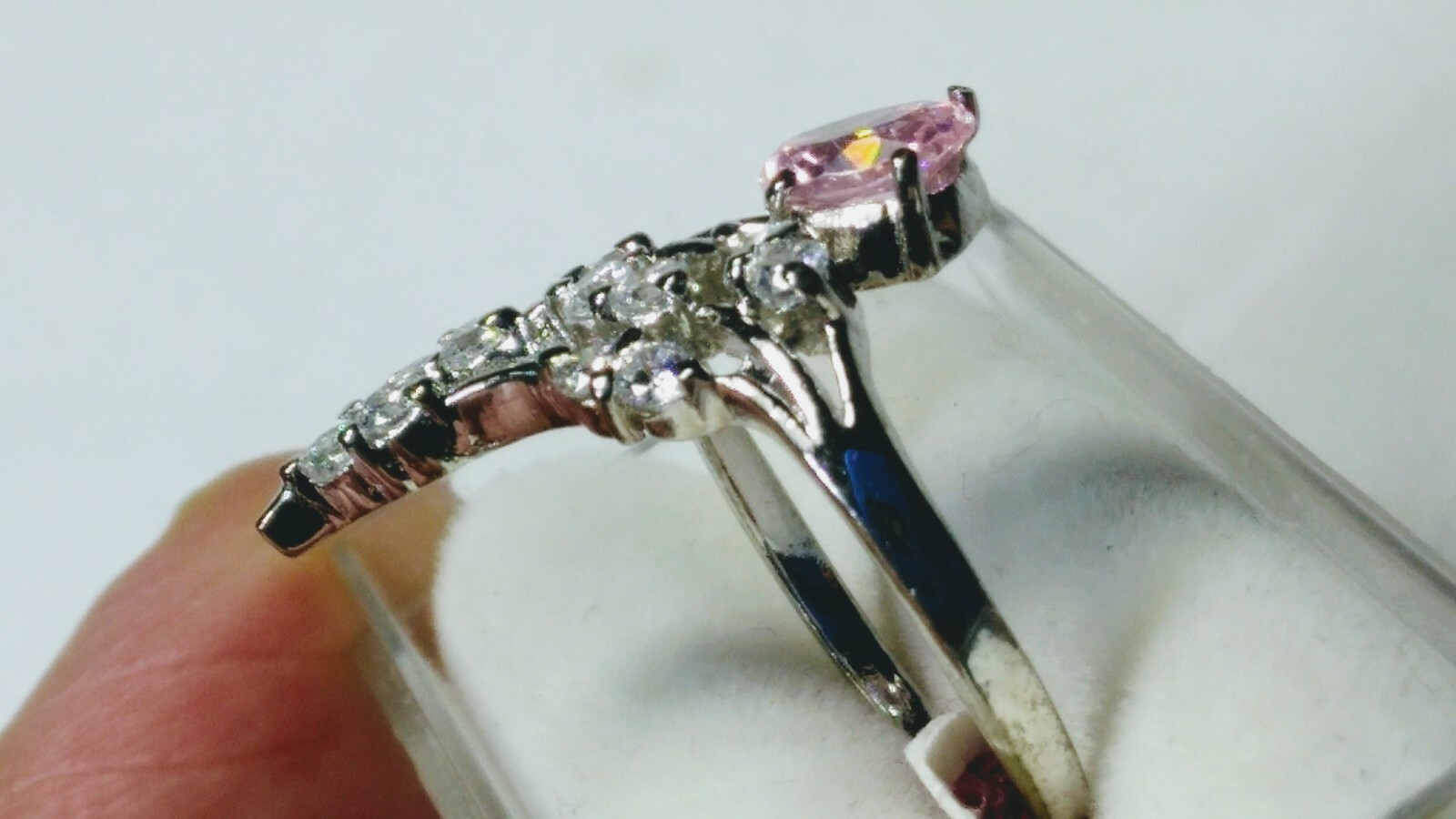 ALLURING DESIGNER CZs SET RING IN STERLING SILVER.925 RING SIZE 5.75-6.0