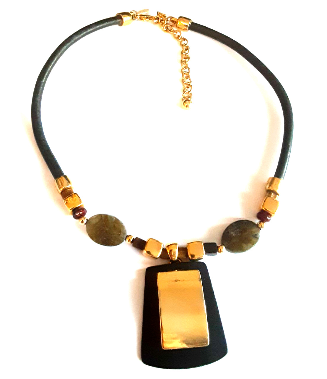 Chico’s Agate Leather Choker Necklace 1.75*16 to 20 in