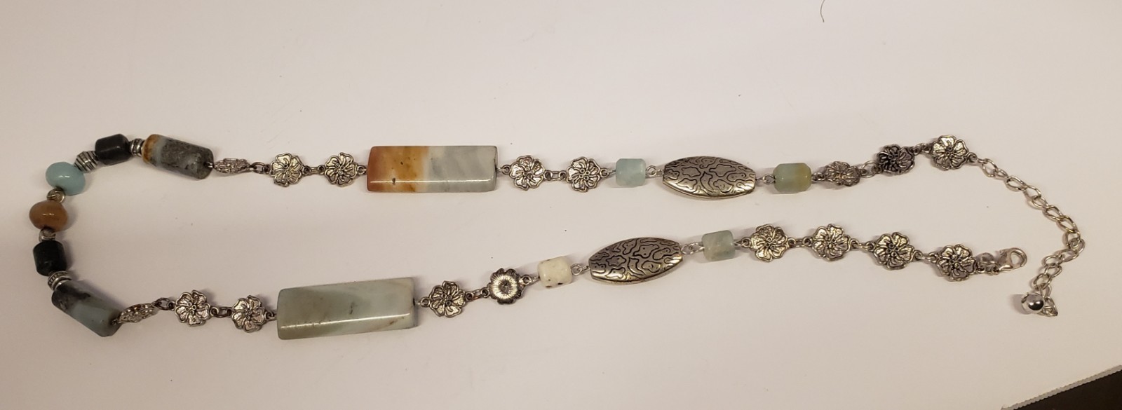 PREMIER DESIGNS 24-27 inch PASTEL COLOR STONE NECKLACE and SILVER TONE METAL