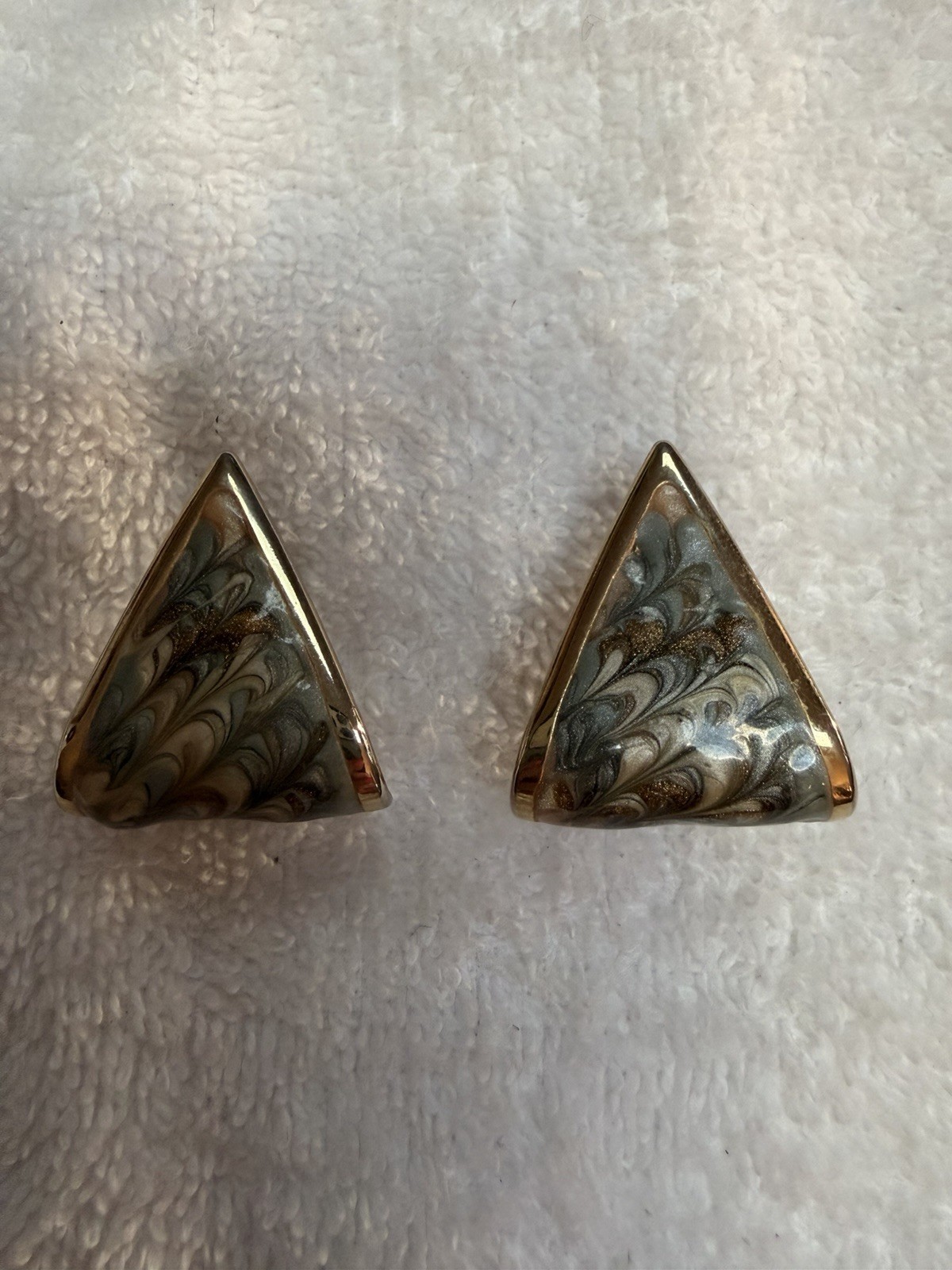 Vintage 1980s Marbled Lucite Triangle Earrings Gold Tone Geometric State
