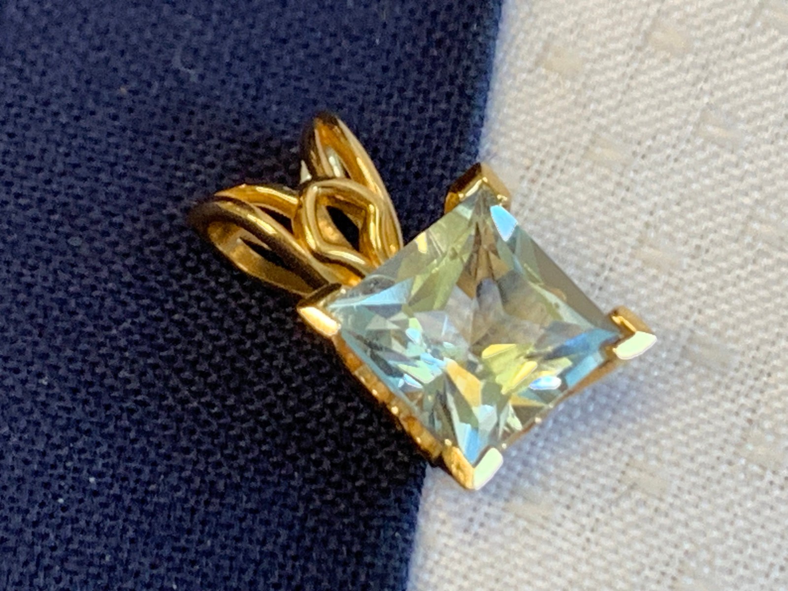 14K Yellow Gold Pendant 1.48g Fine Jewelry Aquamarine Color Charm *READ*
