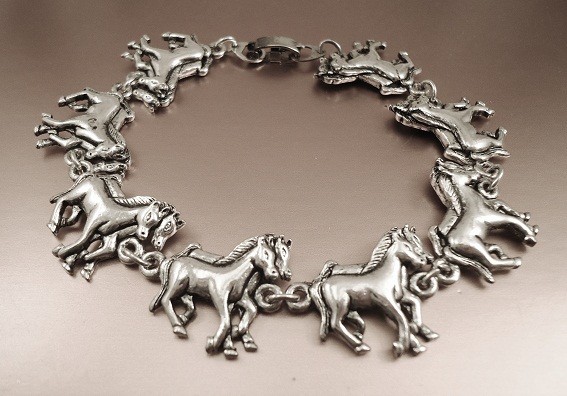 Adorable Horse Bracelet Antique Silver Plated bold look 7.5″