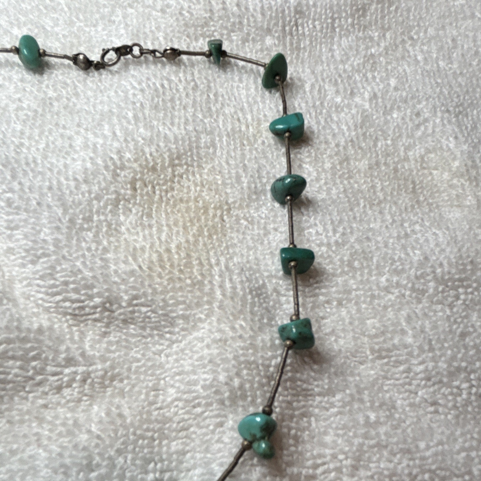 Green Turquoise Chip Beaded Necklace Silver Tone Chain Lobster Clasp
