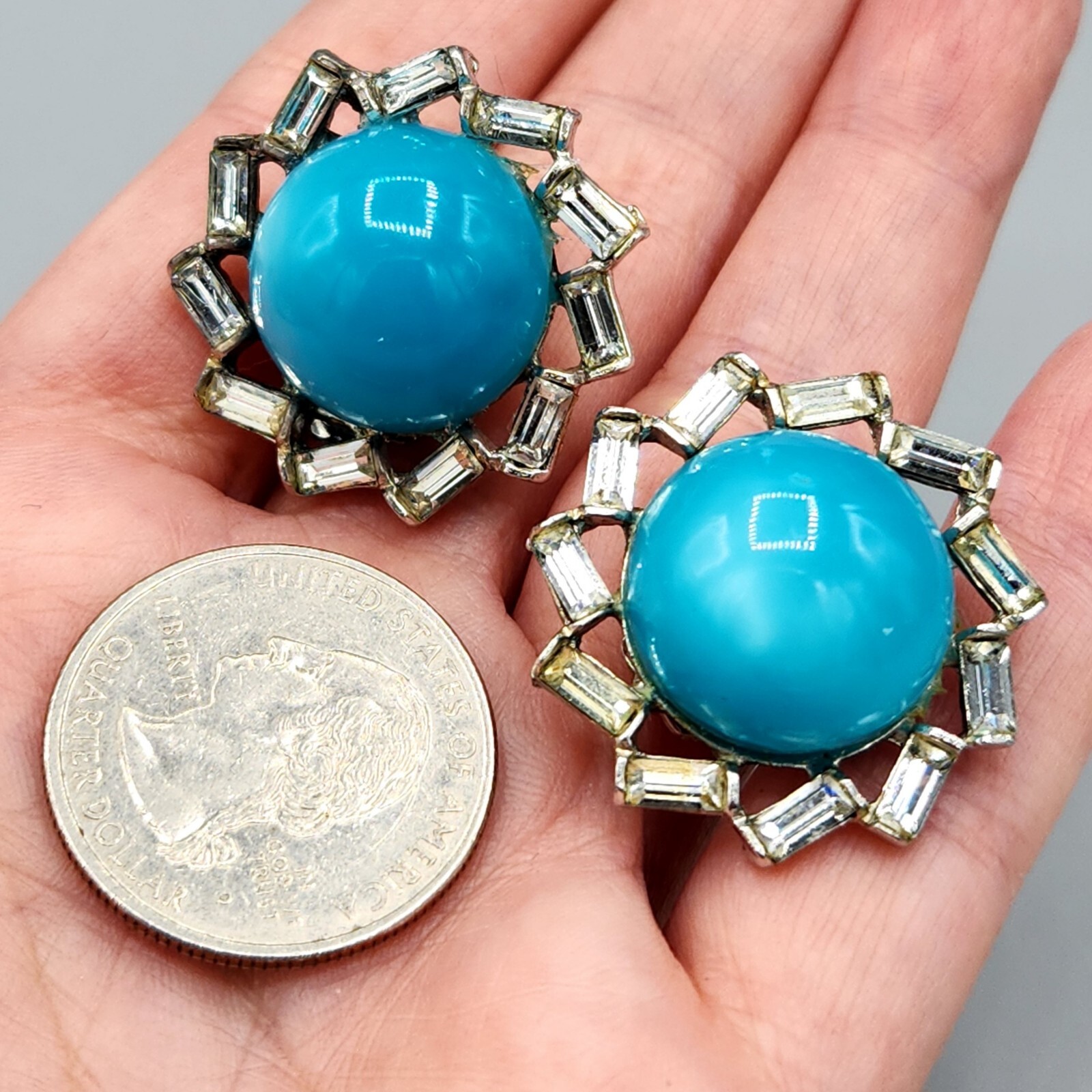Vintage Unsigned Designer Blue Moonglow Cab Baguette Crystal Halo Clip Earrings