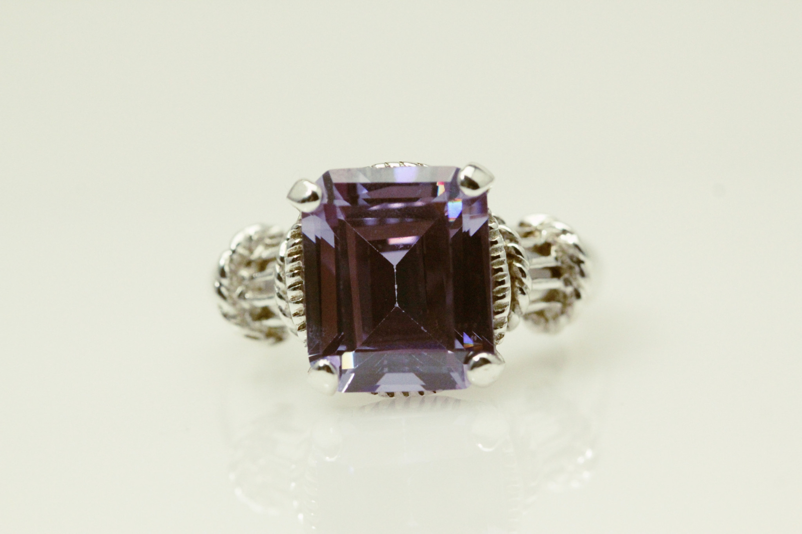 925 Sterling Silver Size 7 Rectangle Cut Light Purple CZ Ring 7.3 Grams RIN8606