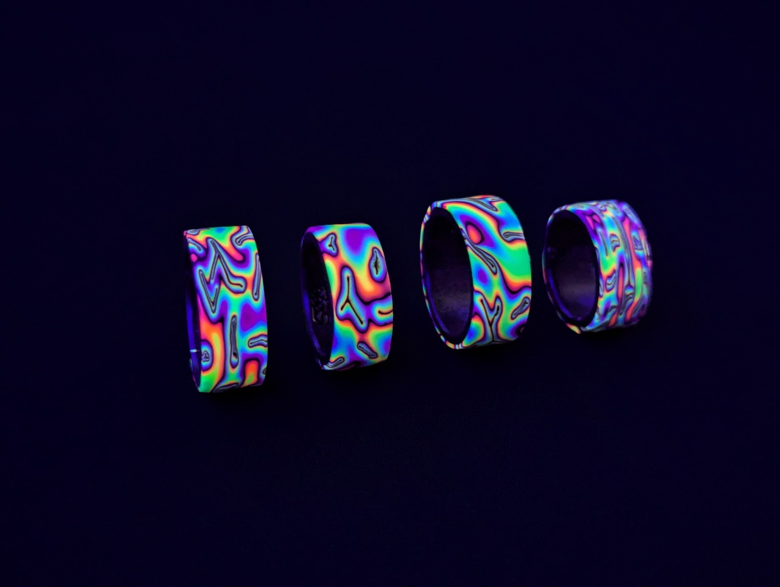 UV Ring Band, With a Psychedelic Neon Wavy Design Sizes 17mm – 21mm