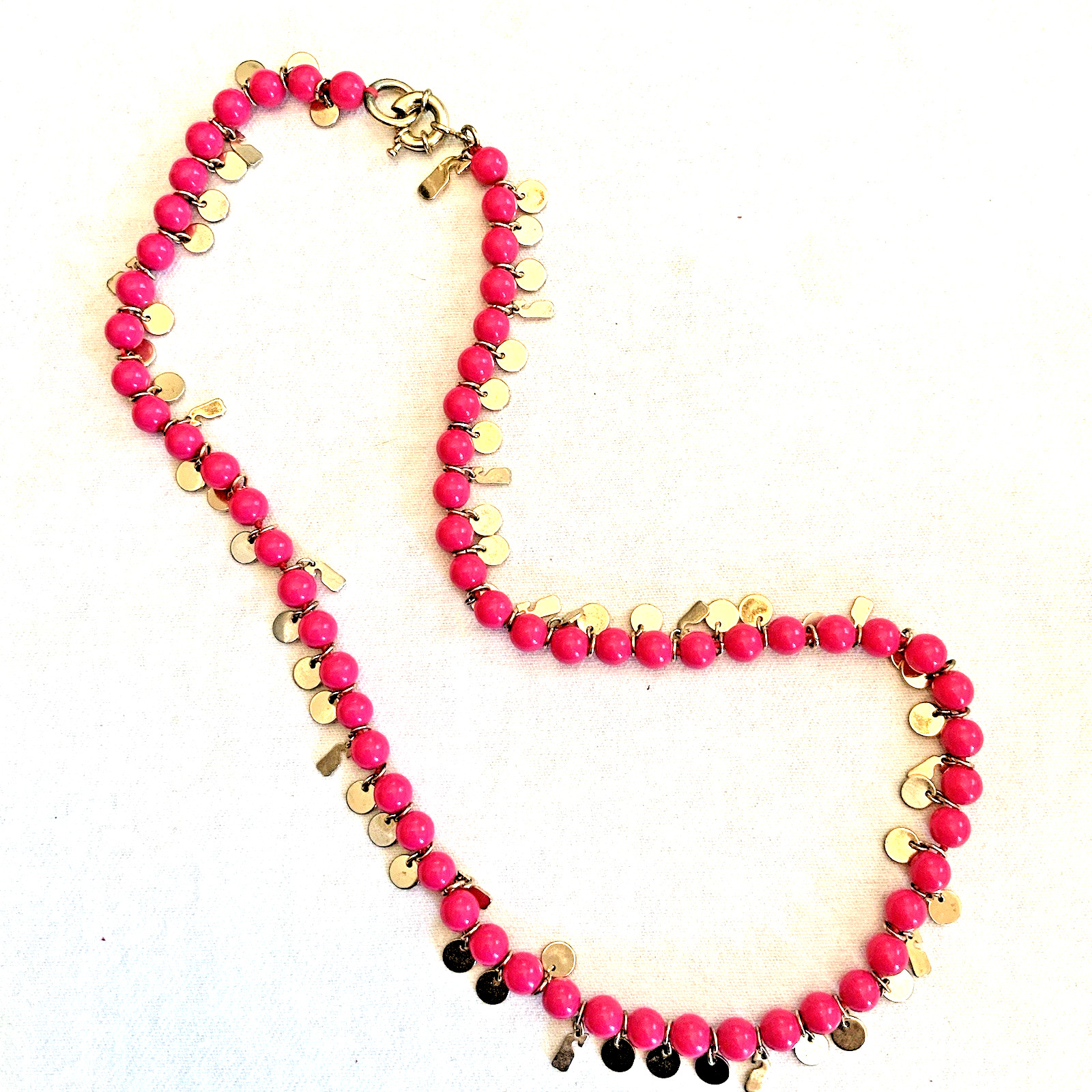 VINEYARD VINES 12″ Hot Pink Bead Necklace With Gold Tone Logo Whale Charms