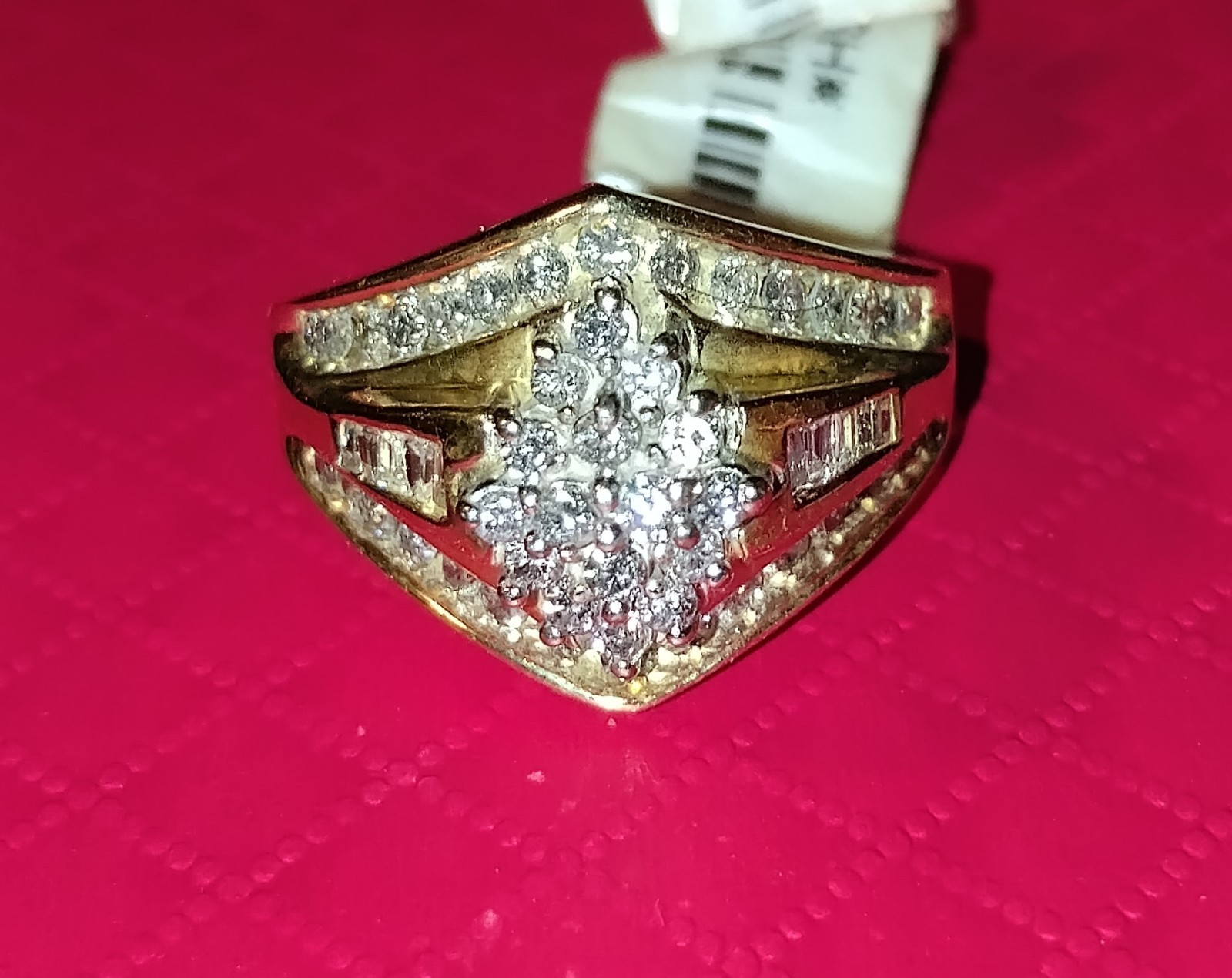 10k Yellow Gold 1 Carat Natural Diamond Ring Size 7Gol Weight 6.5grams