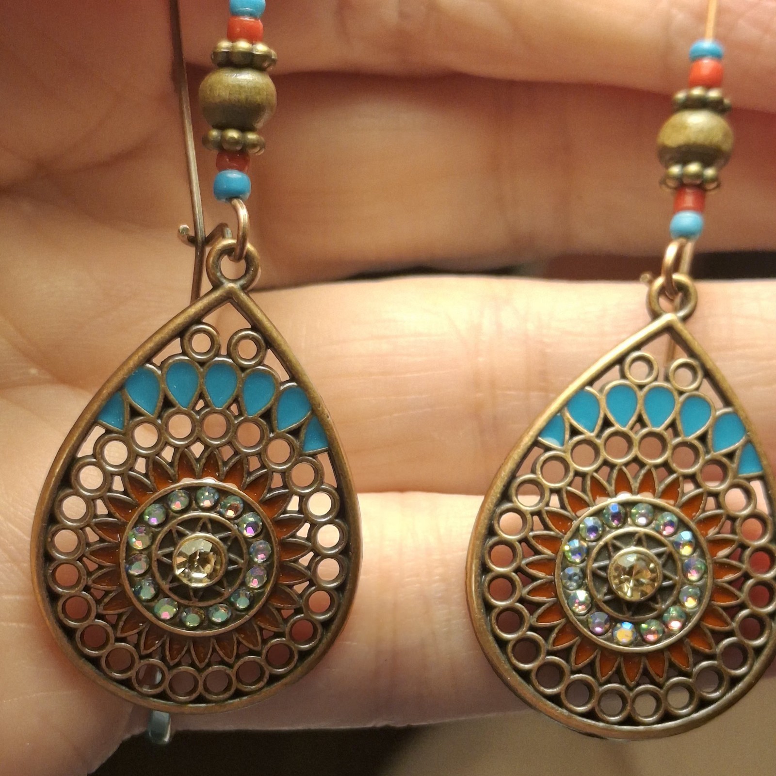 Boho NWOT no brand copper tone medallion dangle earrings with earwires