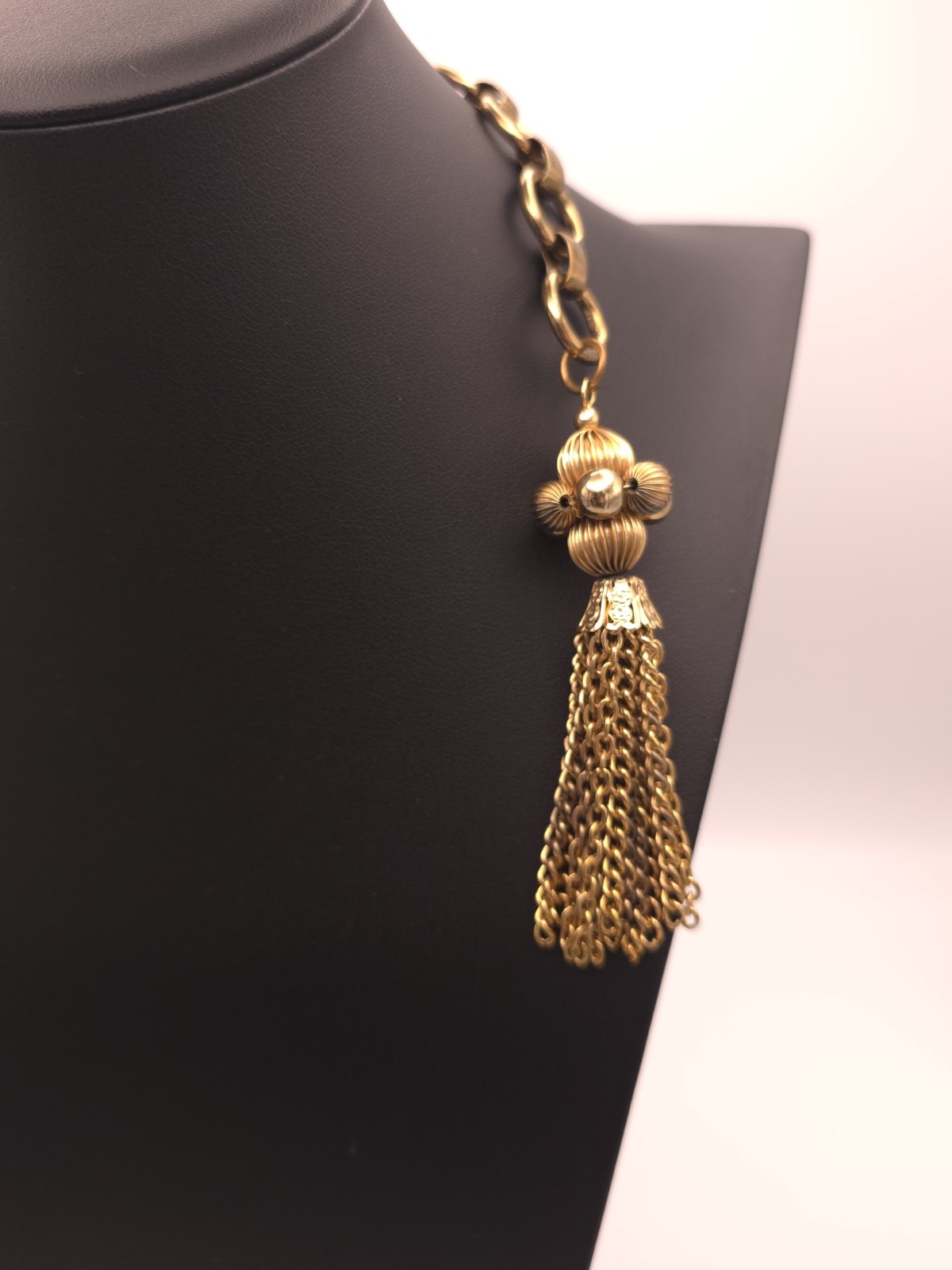 Vintage Gold Tone Link Chain Lariat Tassel Pendant Short