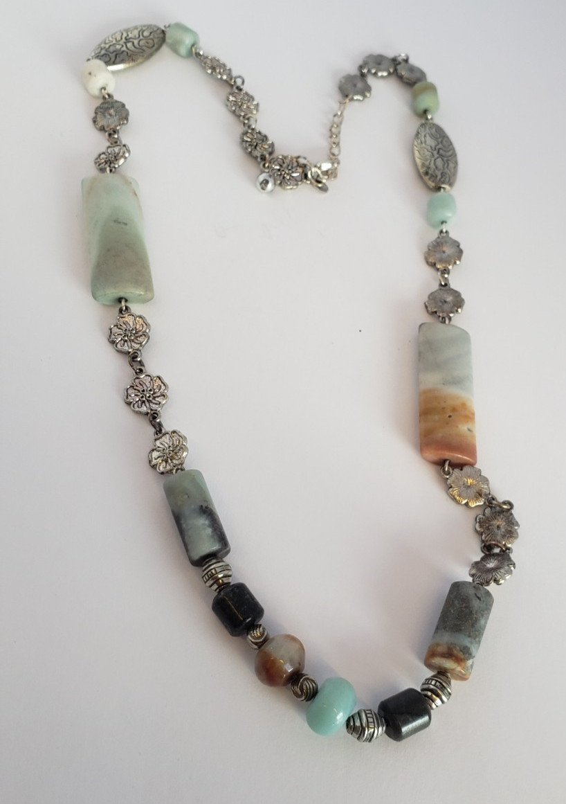 PREMIER DESIGNS 24-27 inch PASTEL COLOR STONE NECKLACE and SILVER TONE METAL
