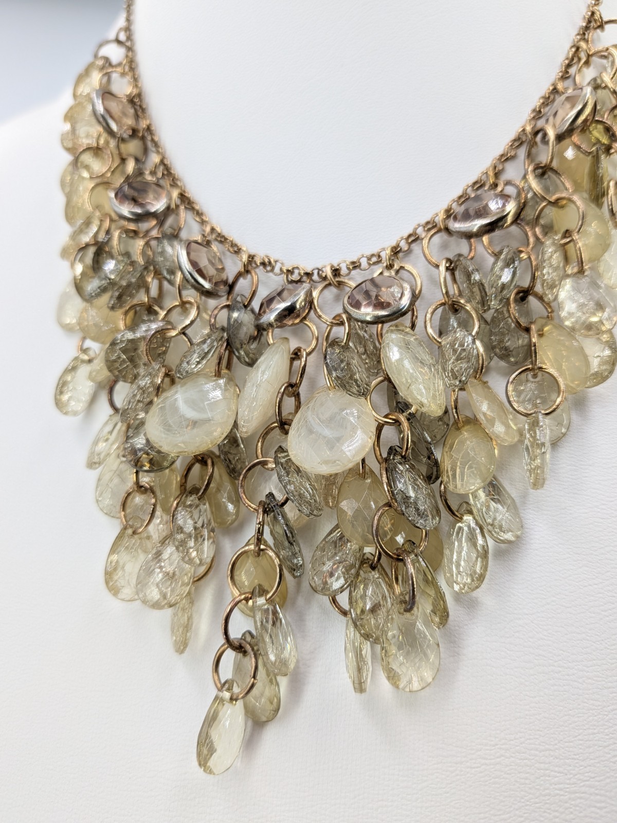 Unsigned Acrylic Leaf Fringe Bib Necklace Clear Cream Mixed Tone 19in 43g Chic
