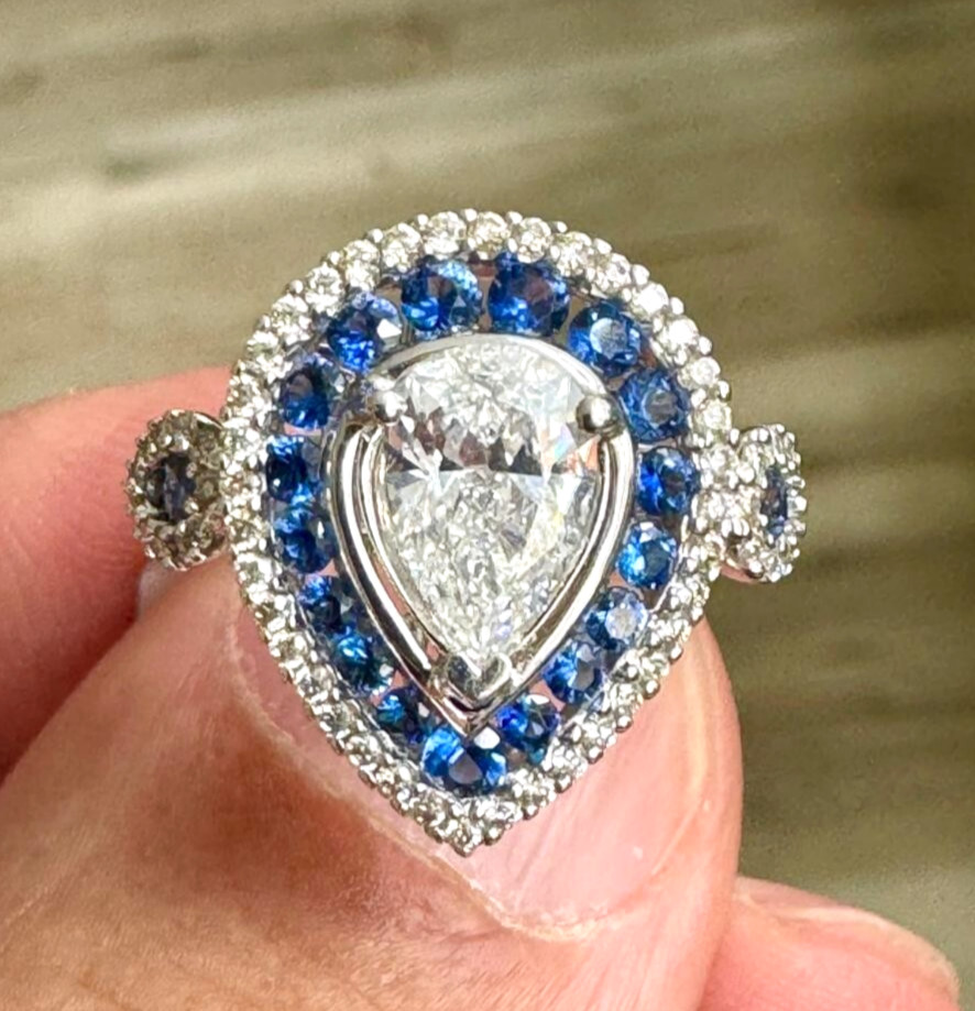 Natural 2.77 Ct Pear Shape Blue Sapphire & White Diamond Ring 18K White Gold VS1