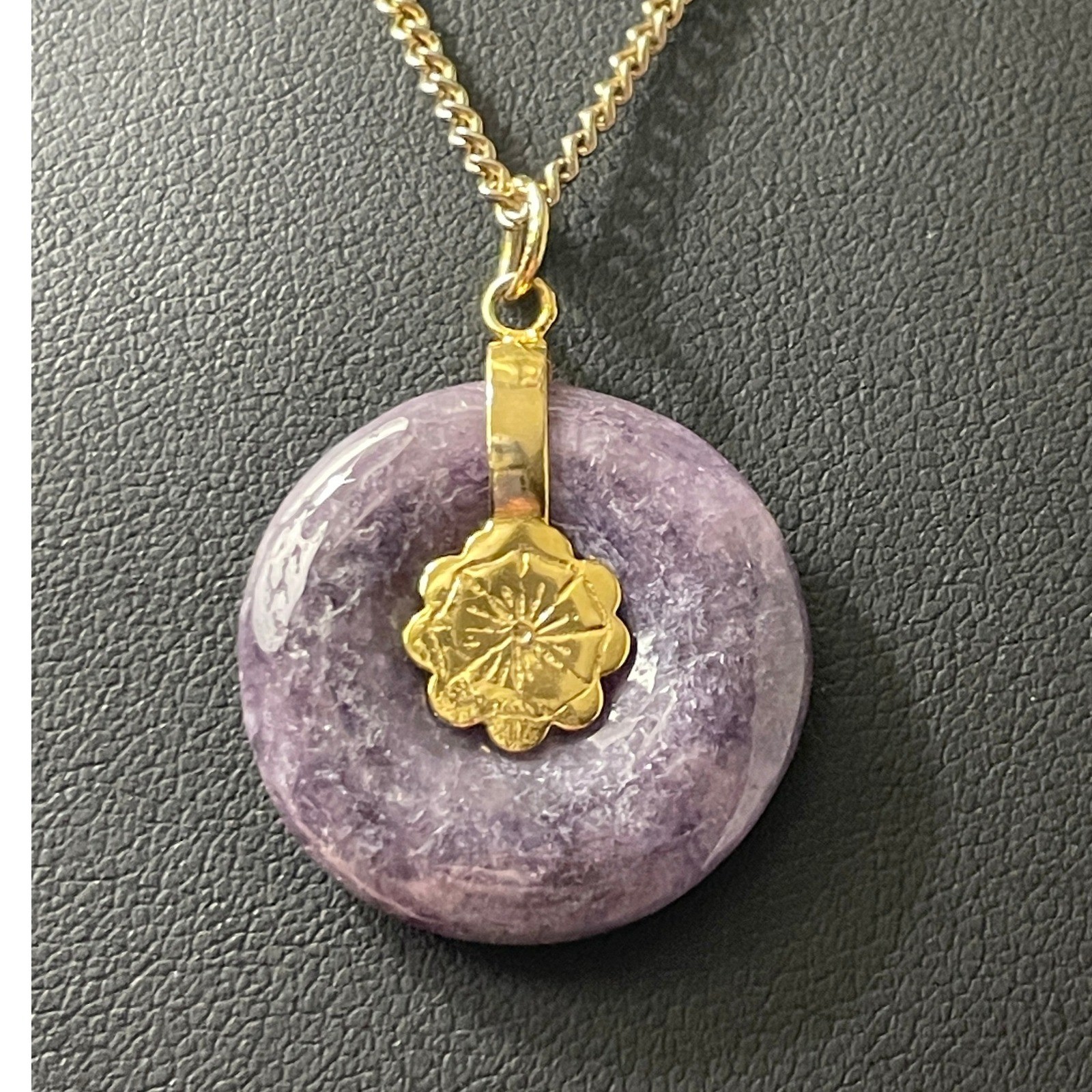 Purple Stone Donut Pendant Necklace Gold Tone 18″ Curb Chain