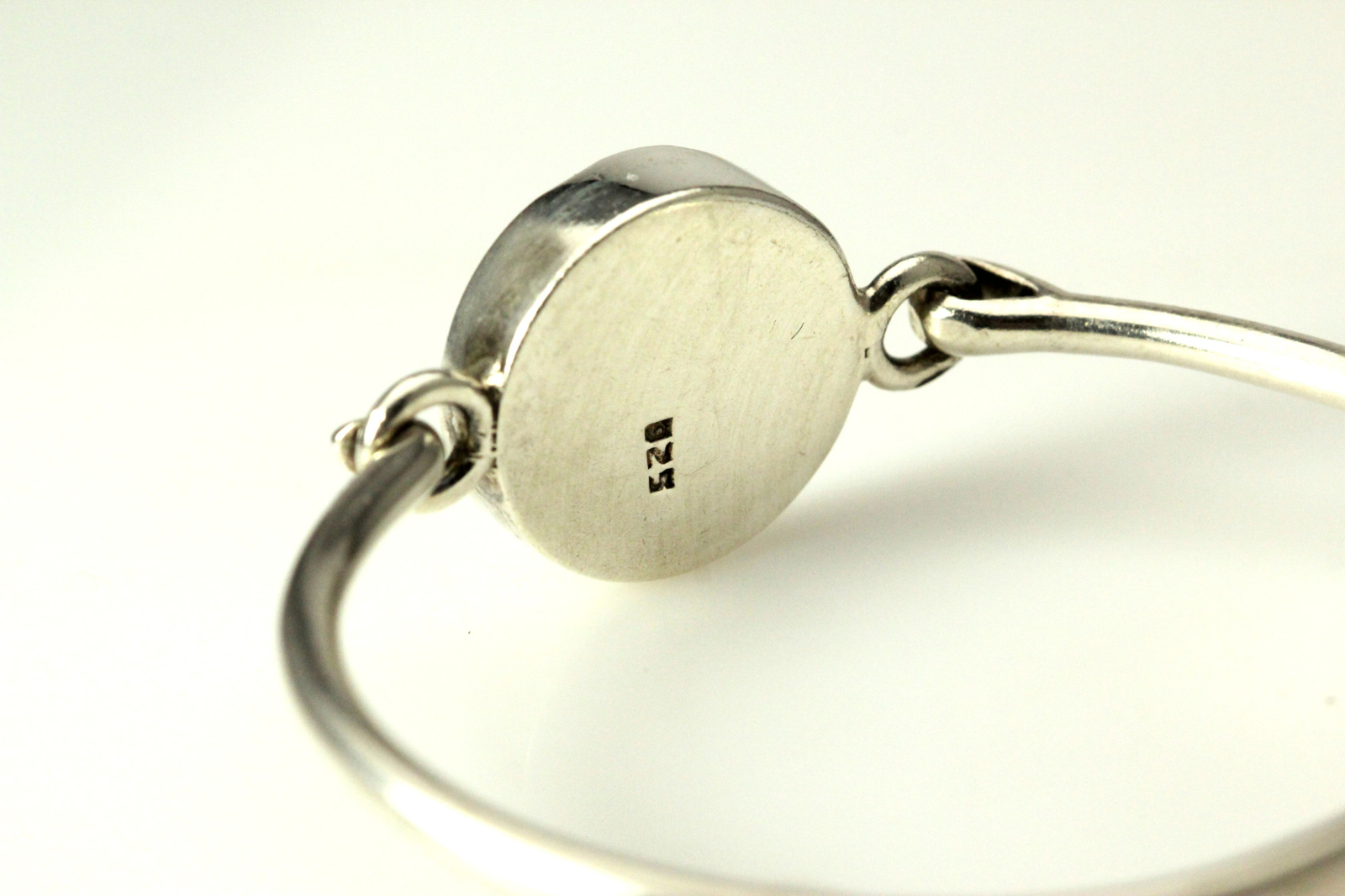 Engravable sterling silver bangle, faint engraving visible 13.6 grams (BR3724)