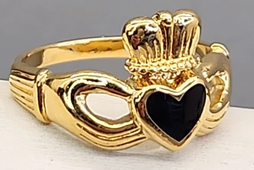 Vintage COP 89 Claddagh Style Ring Black Enamel Heart Gold Tone Metal Size 6