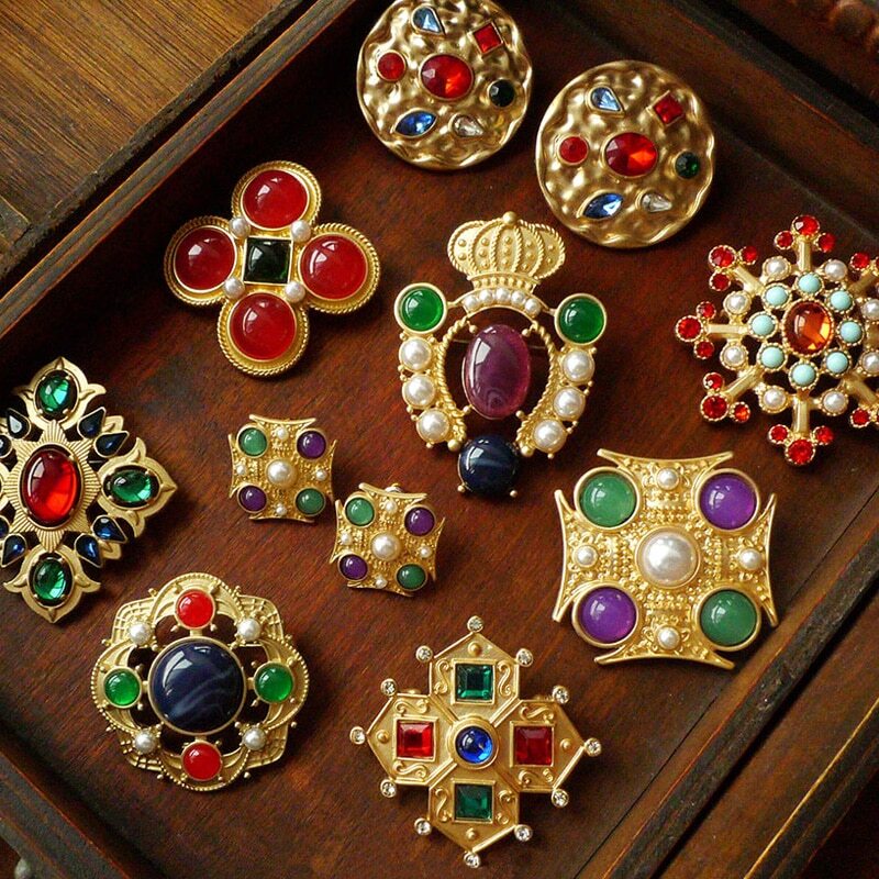 Retro Court Gold Color Treasure Brooches Antique Gem Exquisite Brooch Jewelry