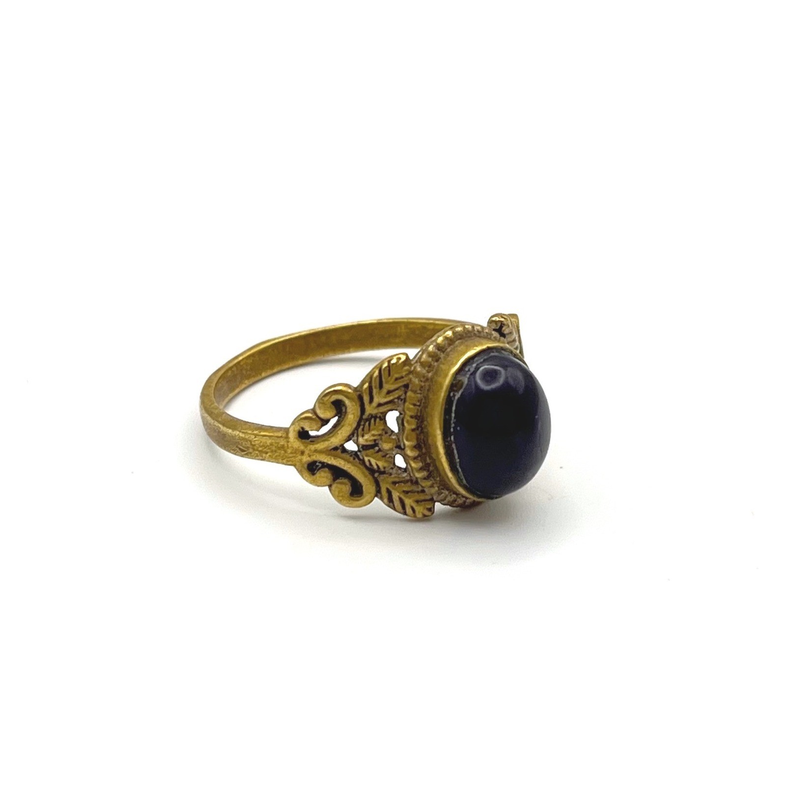 Vintage Brass Filigree Ring Purple Cabochon Stone Size 8.75 Bohemian Leaf