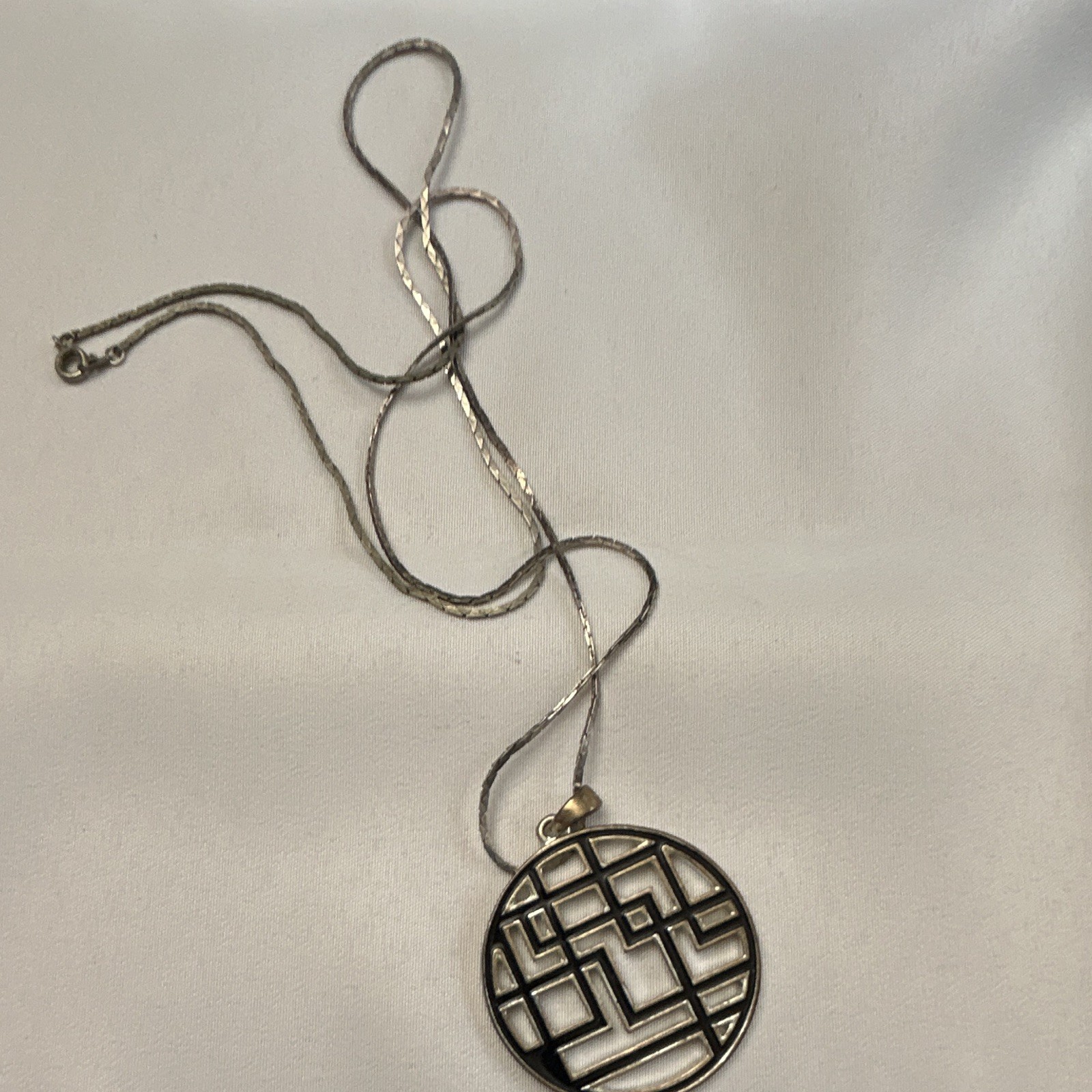 Silver Tone Geometric Round Pendant Necklace Metal Chain, No Stone