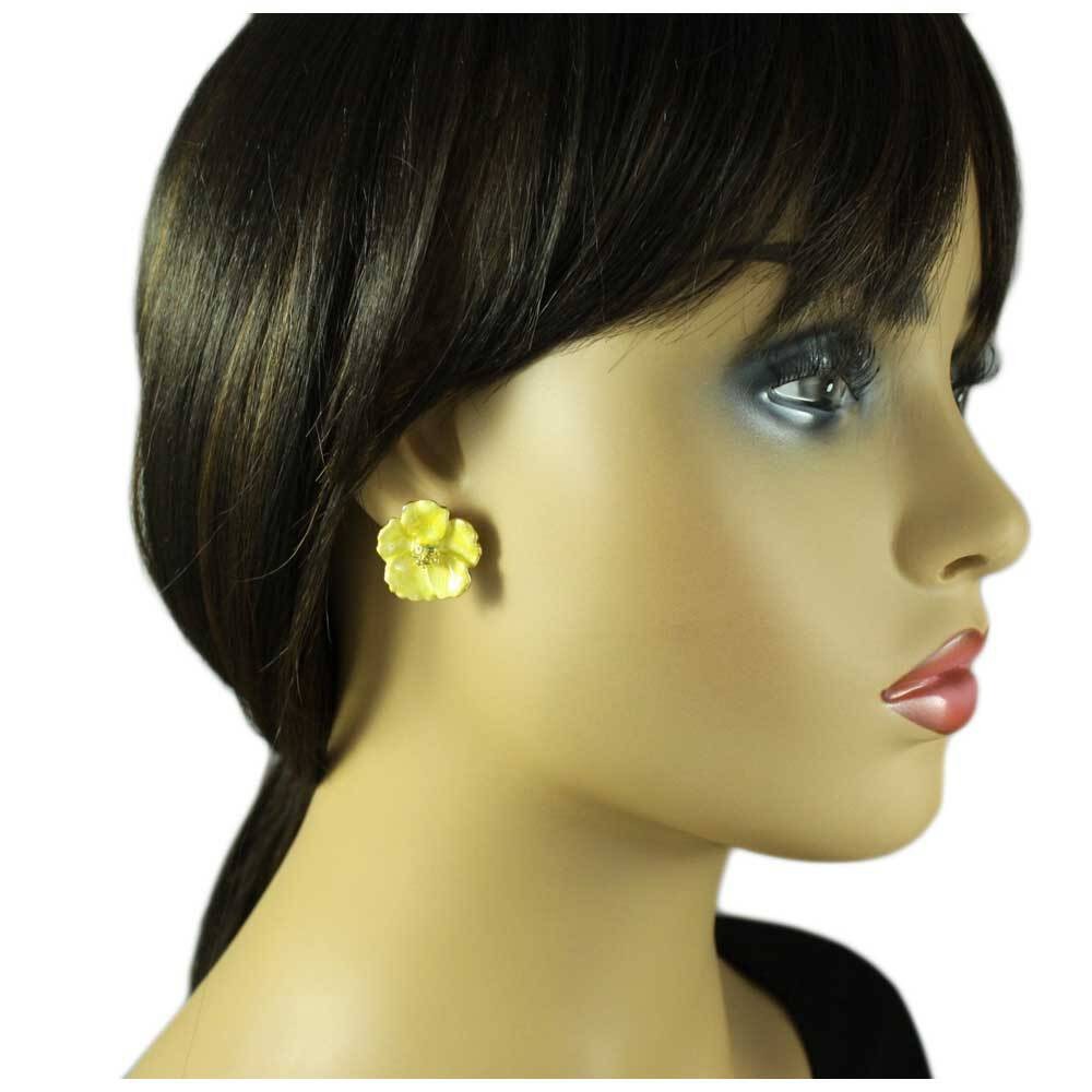 Yellow Flower with Gold Center Pierced Earring – FE610