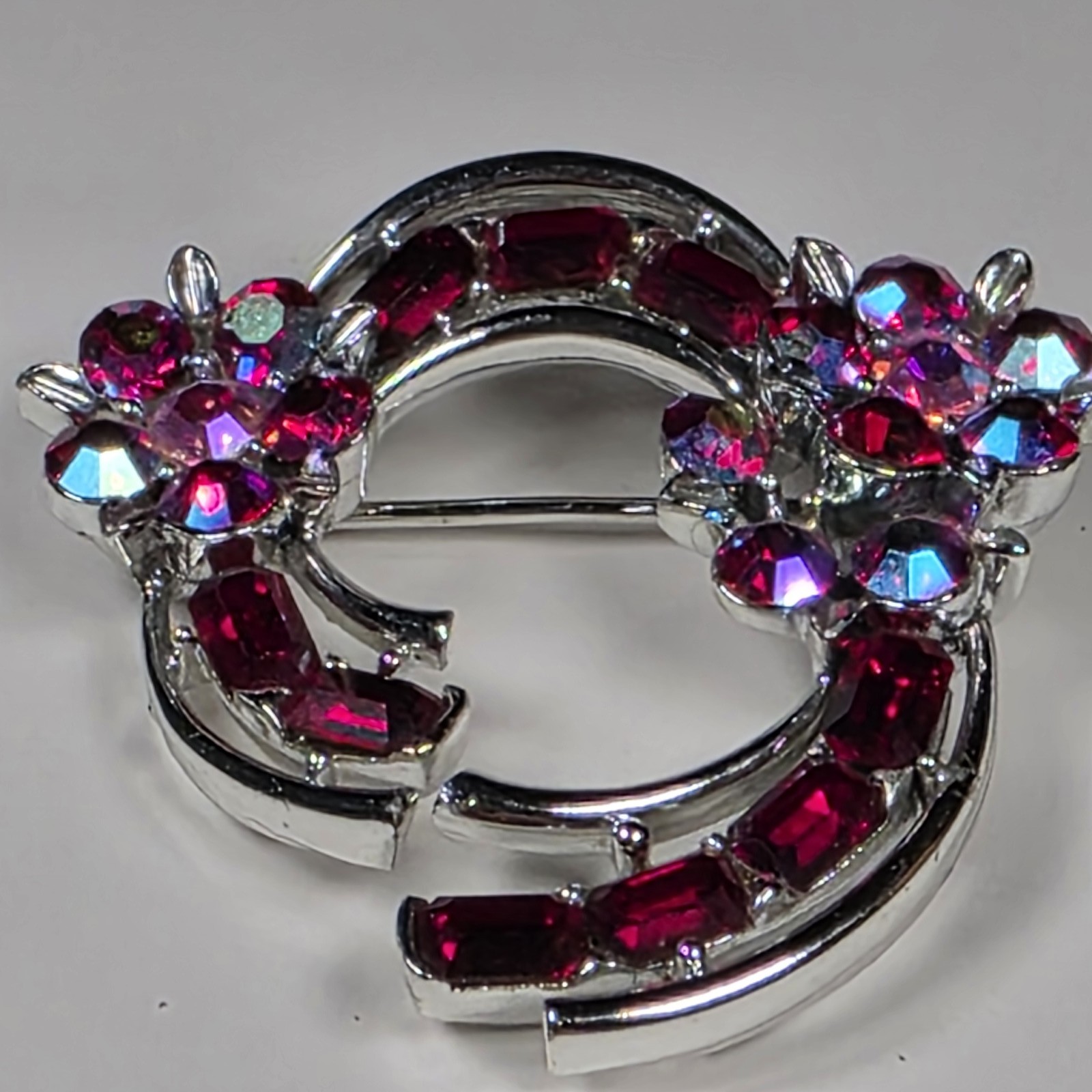Vintage Lisner Ruby Red Rhinestone Aurora Borealis Flower Wreath Brooch Pin