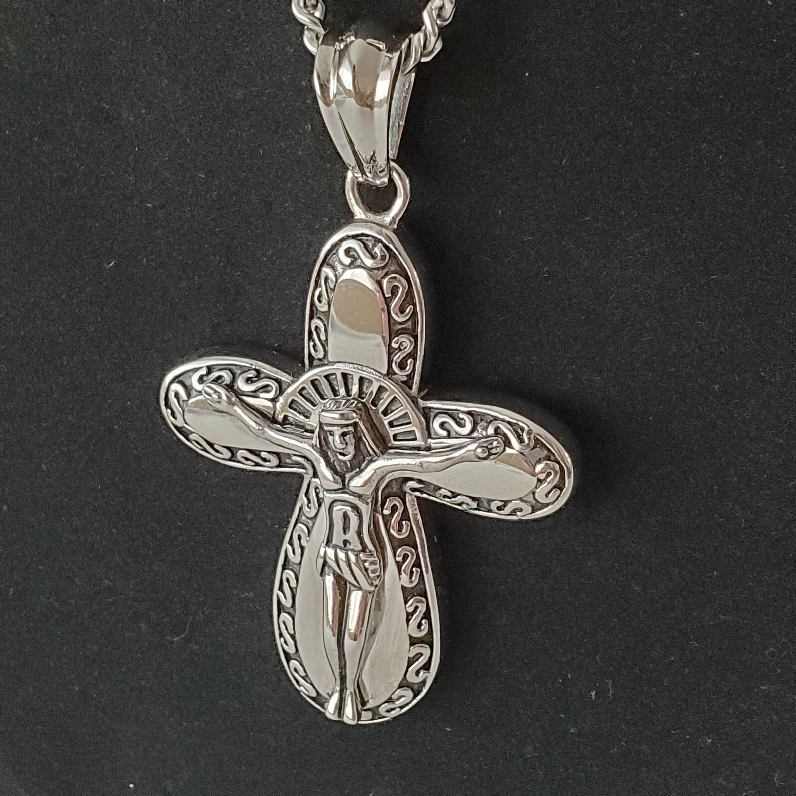 Chisel Men’s 24″ Necklace Stainless Jesus Crucifix Cross Pendant Curb Chain