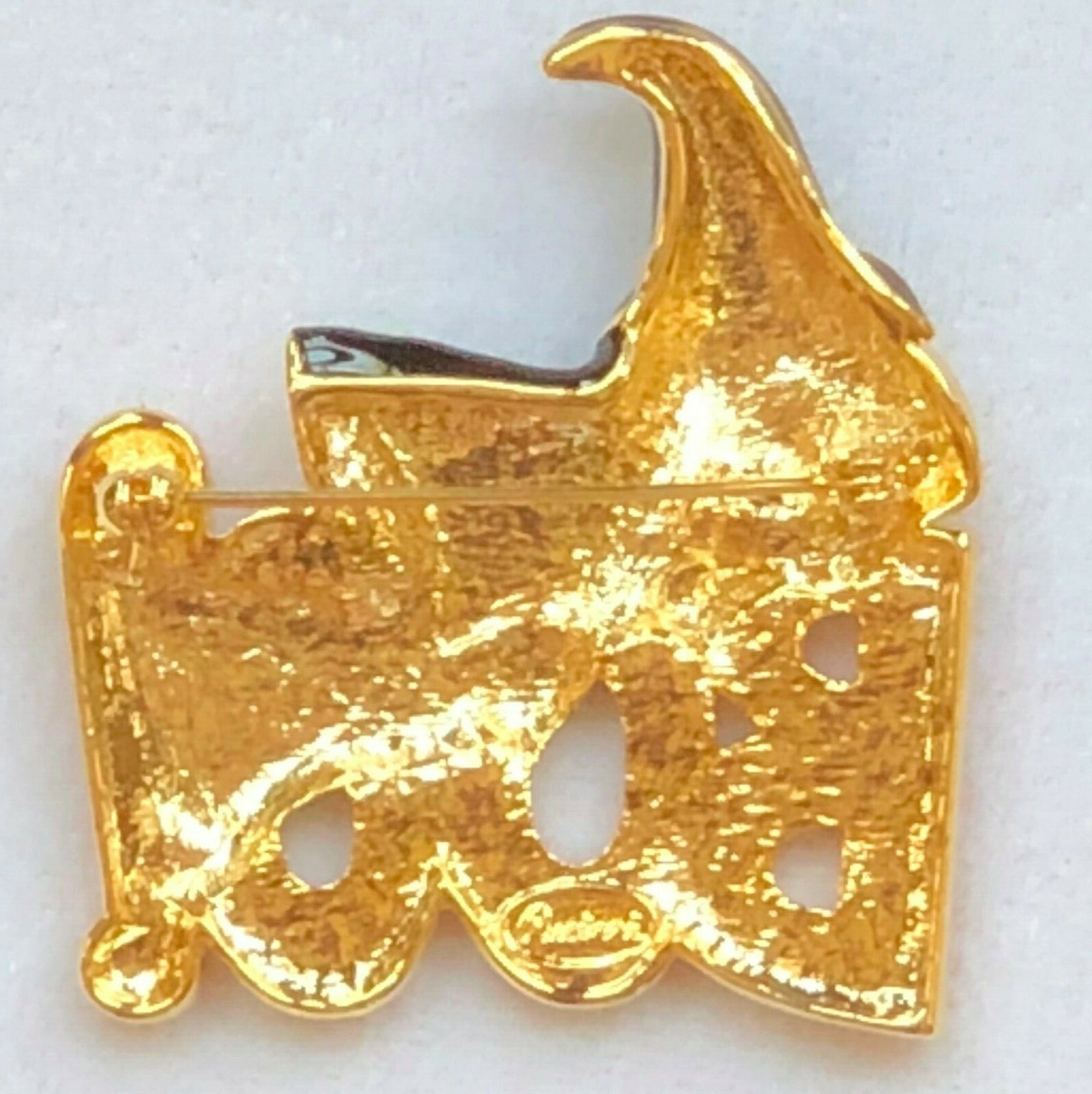 Halloween Pin Witch Flying on Broom BOO Black Hat Cape Gold Face New Rucinni