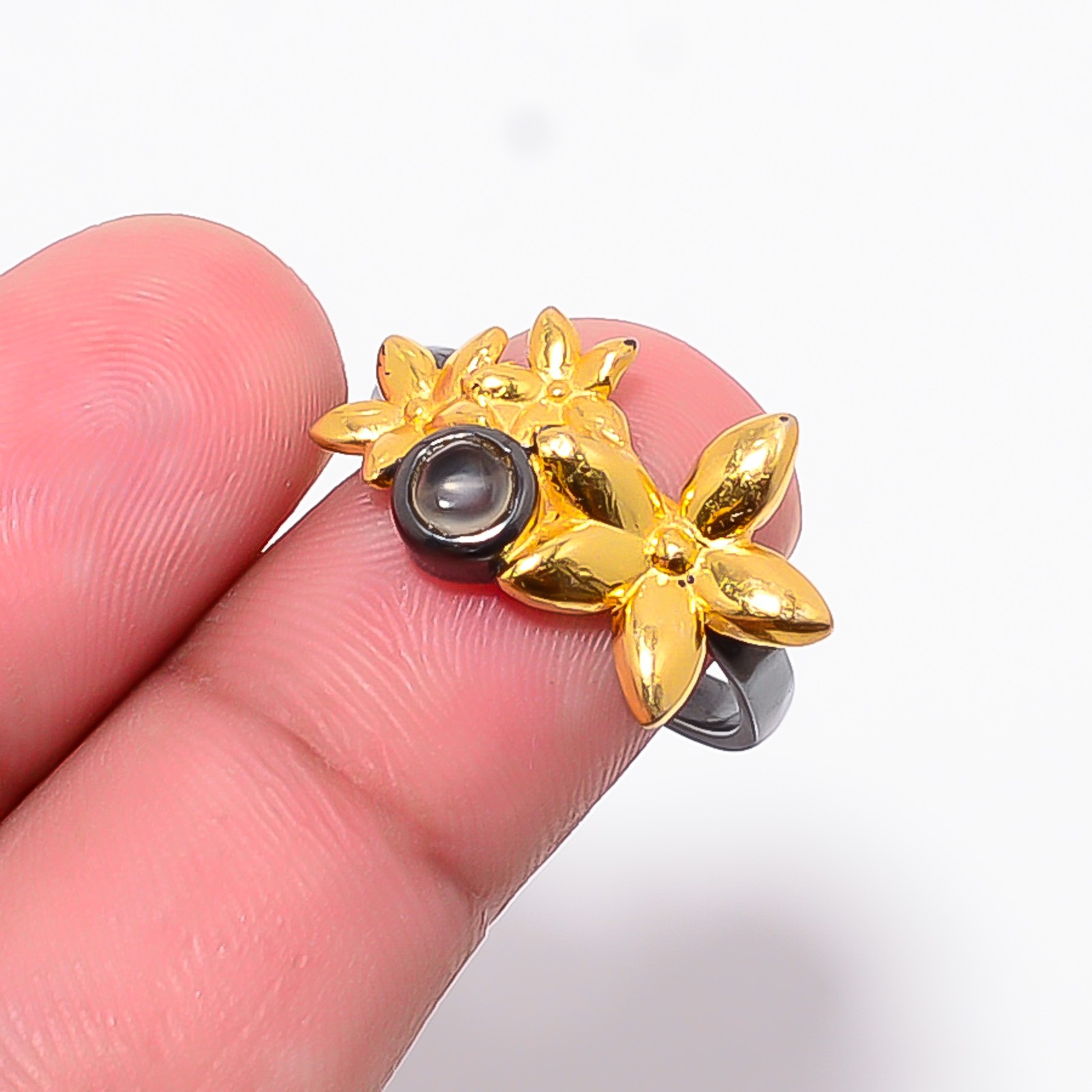 Prehnite – South Africa Black And Gold Plated 925 Sterling Silver Ring S.8 R8746