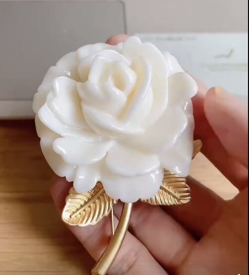 Beautiful White Rose Flower Brooch Pin Fashion Resin Jewelry Great Gift Idea!