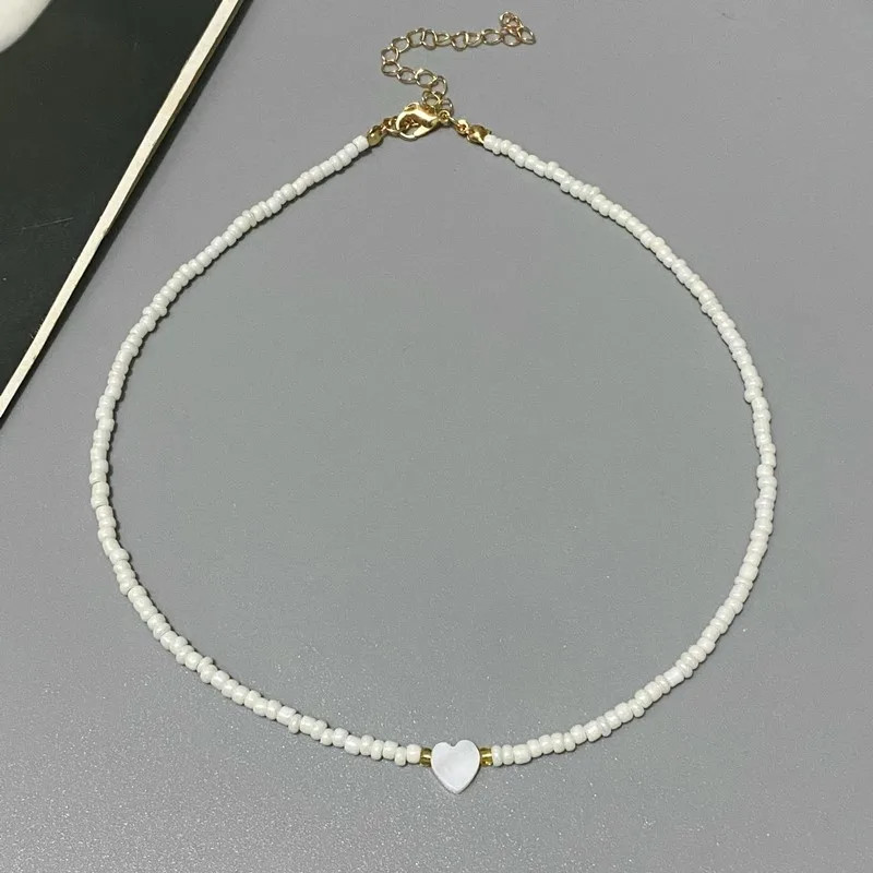 Collar Choker de Concha con Corazón – Cuentas de Vidrio Coloridas, Regalo de