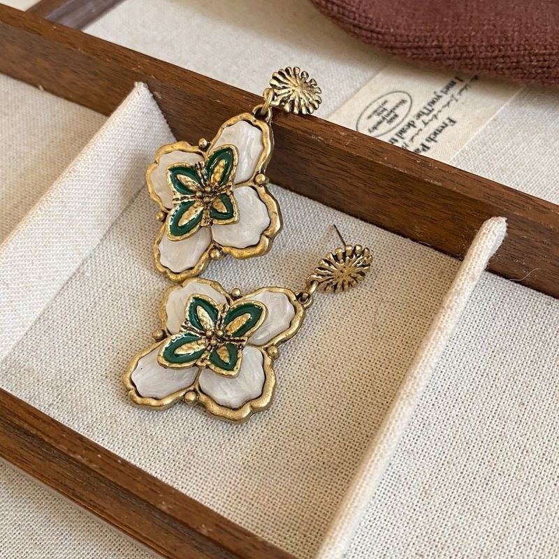 Vintage Drop Earrings Alloy Frame White Shell Enamel Simulated Dangle Earrings