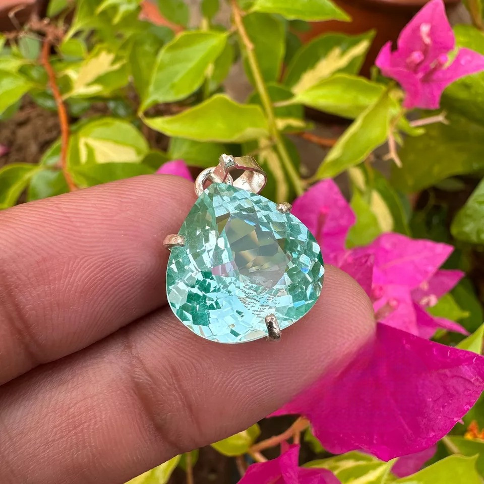 Natural Certified 23.40 Ct Green Sapphire Loose Gemstone Silver 925 Pendant