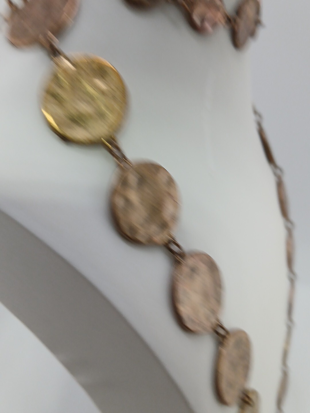 CHICO’S mixed metals hammered graduated discs stations design 36 in necklace