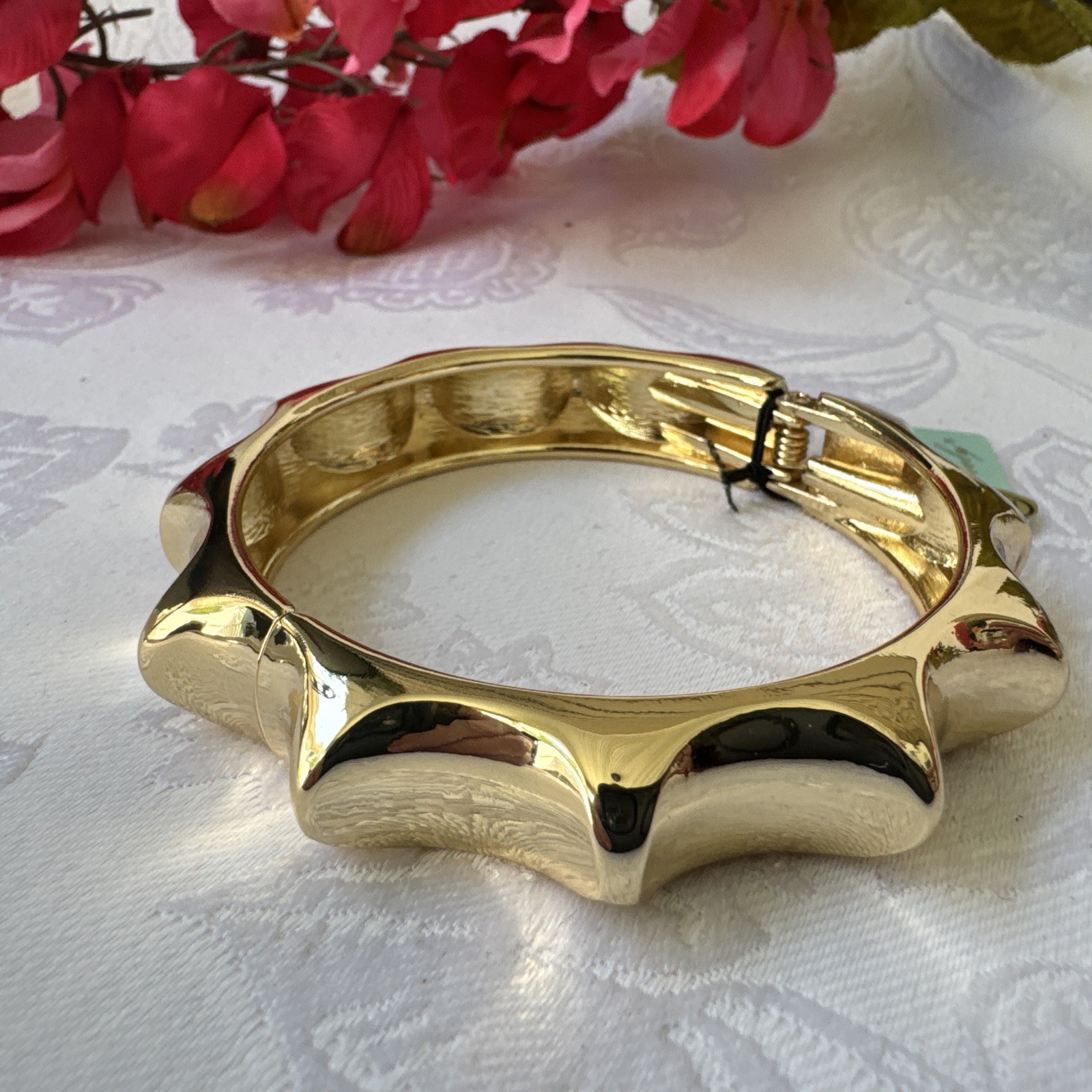 And Lovely Chunky Bracelet Shiny Goldtone Cuff Bangle Hinged 1/2″ Wide NEW
