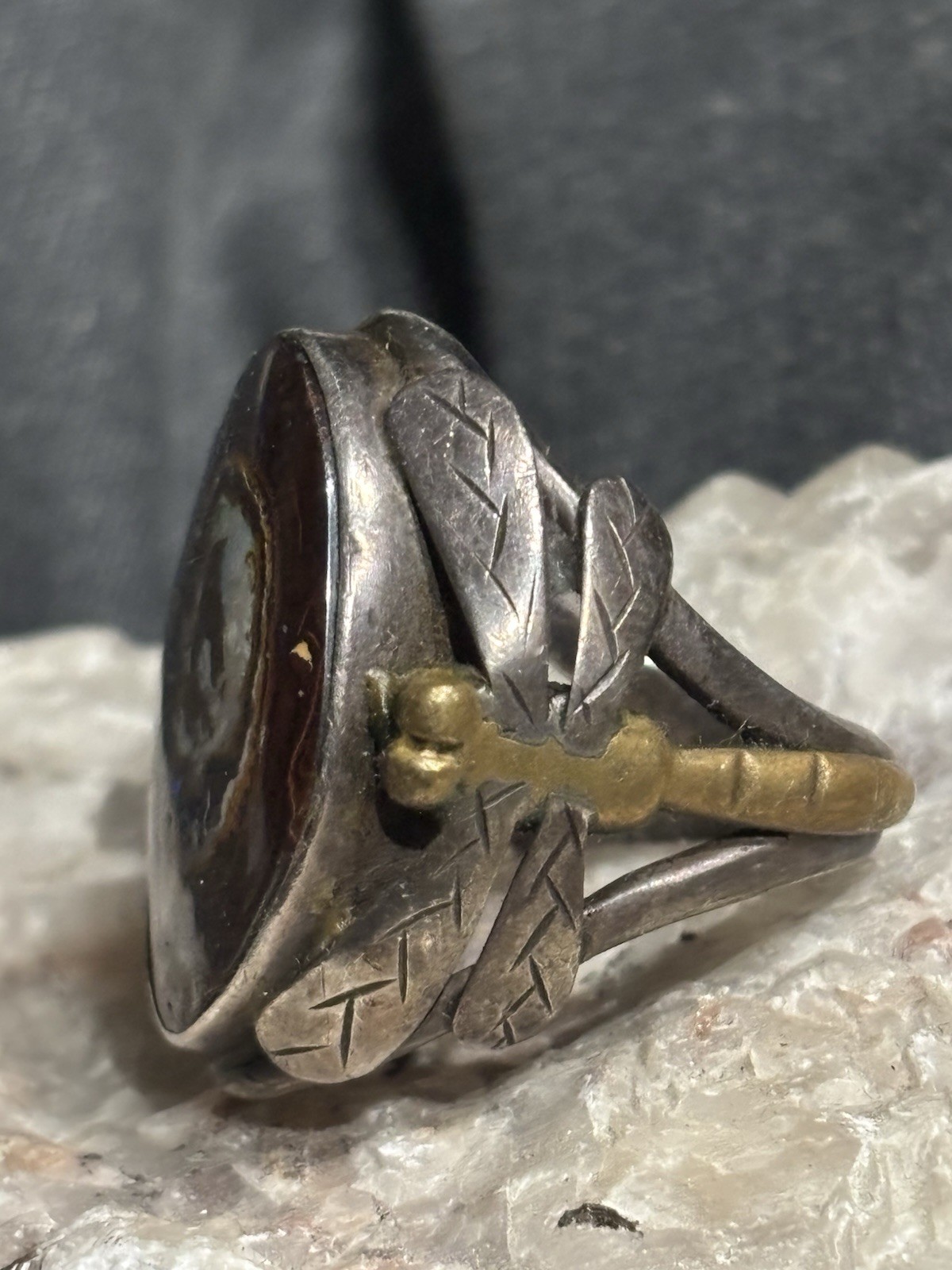 Oval Agate Bezel Cocktail Statement Ring 900 Silver Two-Tone Leaf Band Sz 9