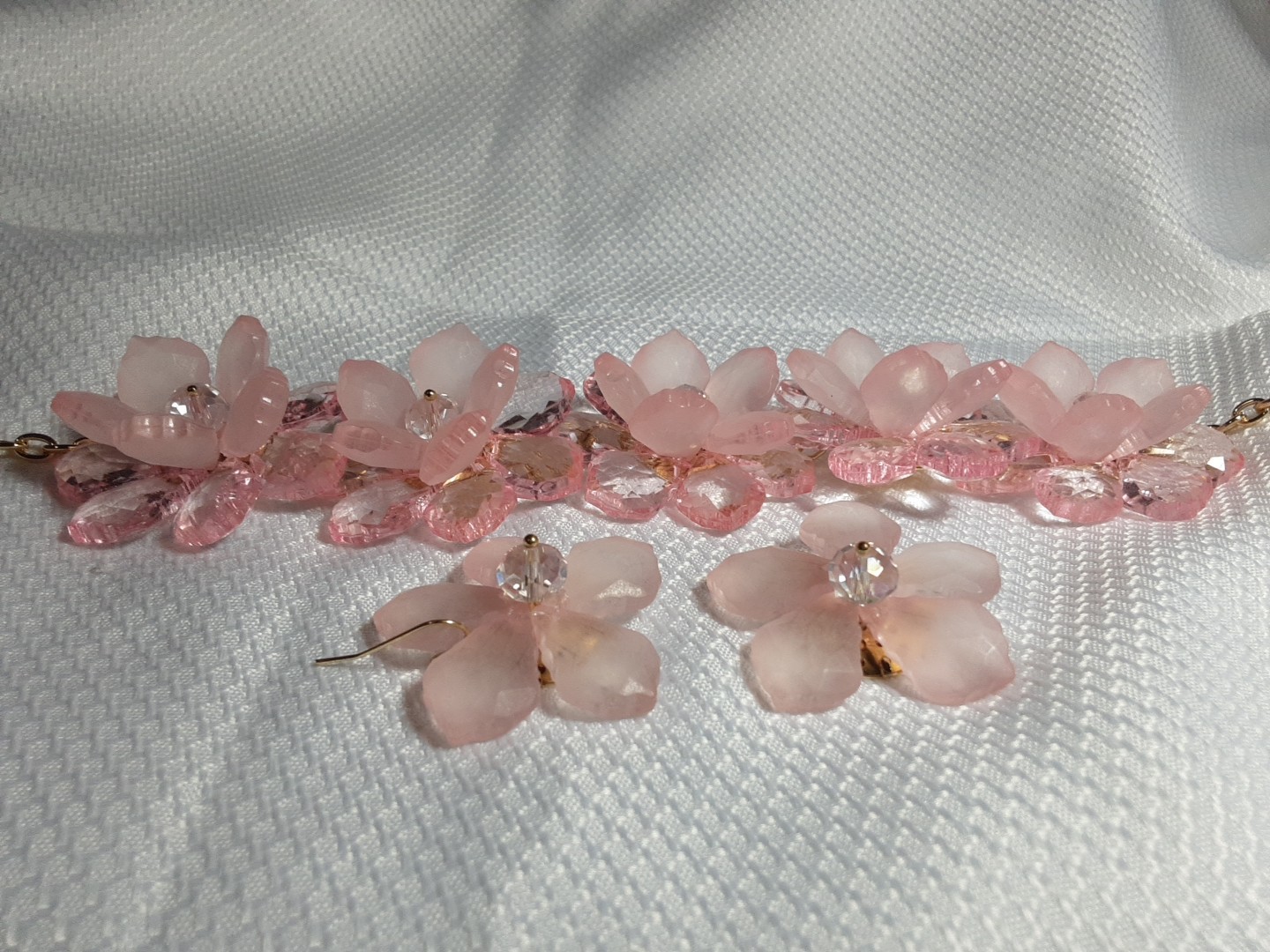 Necklace Earring Gold Tone Matching Set Pink Large 3D Chunky 2″ Flowers Pierce