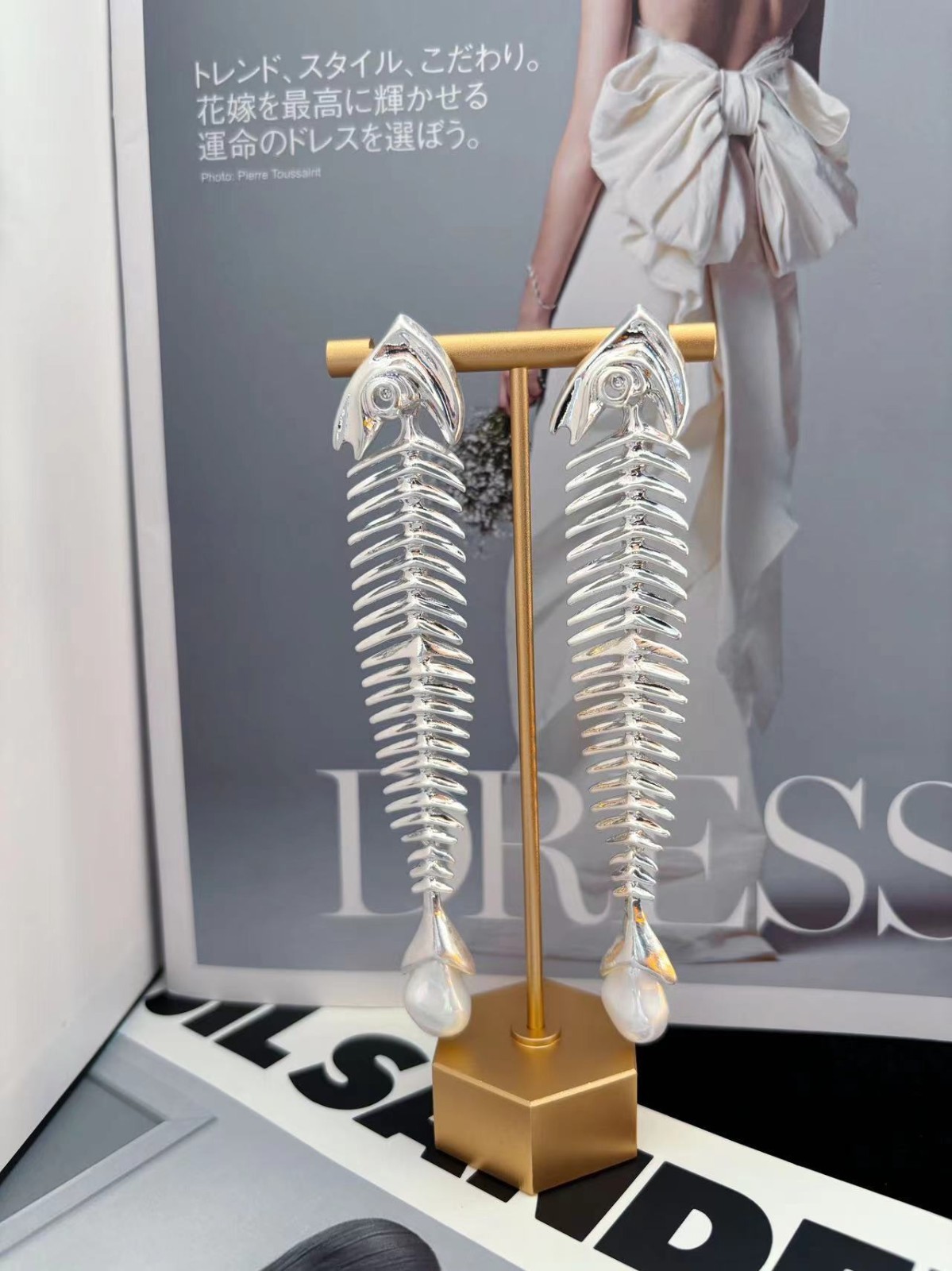 NEW AUTHENTIC High Quality Schiaparelli Silver fishbone Baroque Pearl Earrings