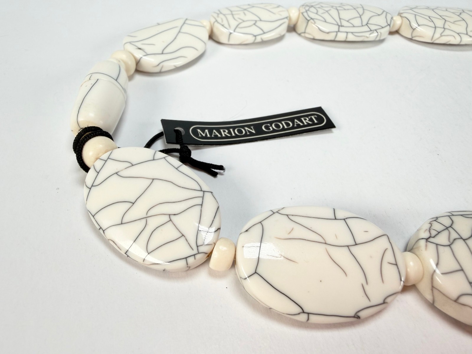 Marion Godart – Fragmental “Forme Ovale” Cream Resin Necklace