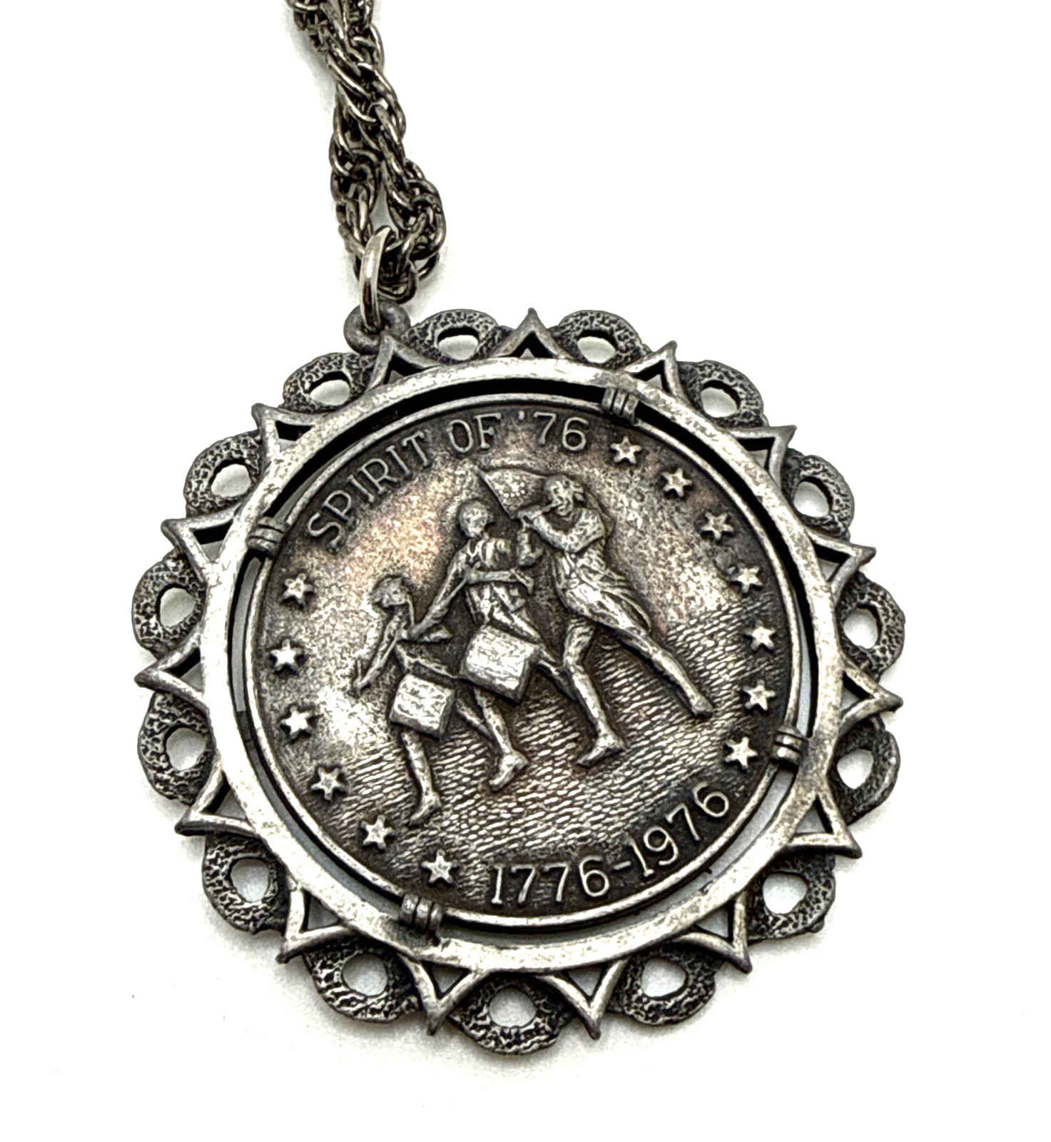 Vintage 1976 Bicentennial Coin Commemorative Pendant Necklace Spirit of ’76 24″