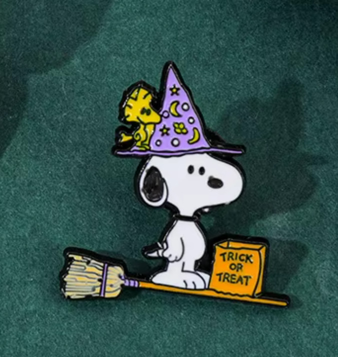 SNOOPY HALLOWEEN PIN-2 OR MORE PINS SHIPPING IS $5.99-SPEND $30 SHIPPING IS FREE